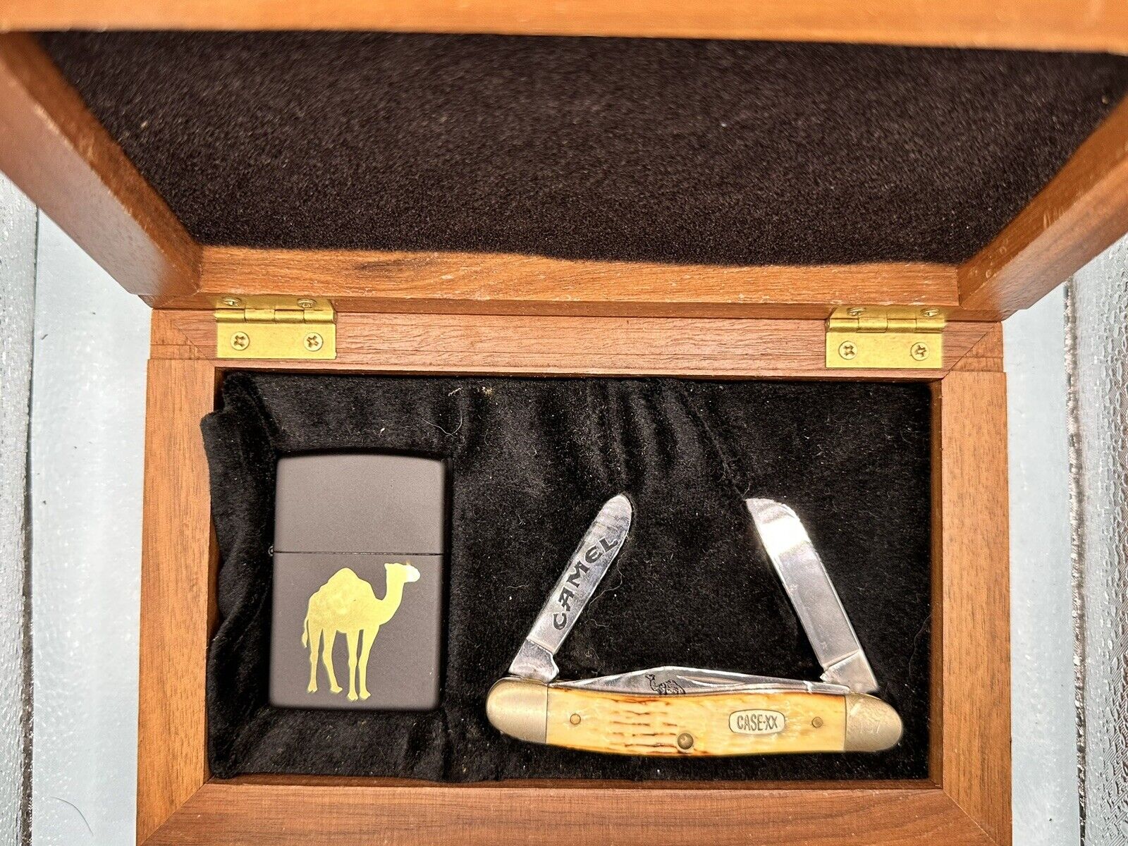 Camel Case Stockman Knife & Camel Black Zippo Gift Set In Wooden Case NEW