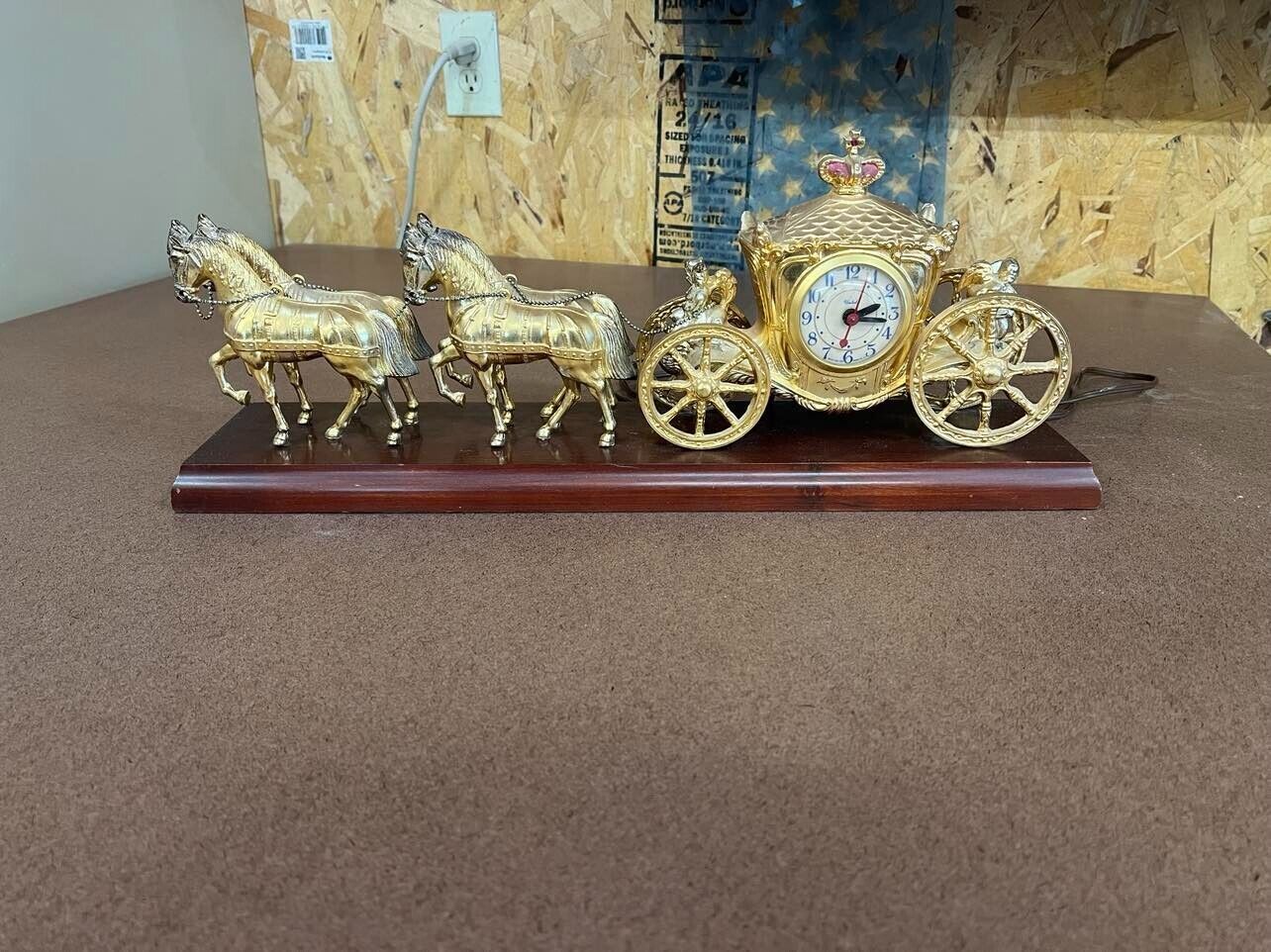 1940\'s Vintage United Corp Metal Model 4 Horse and Carriage Clock