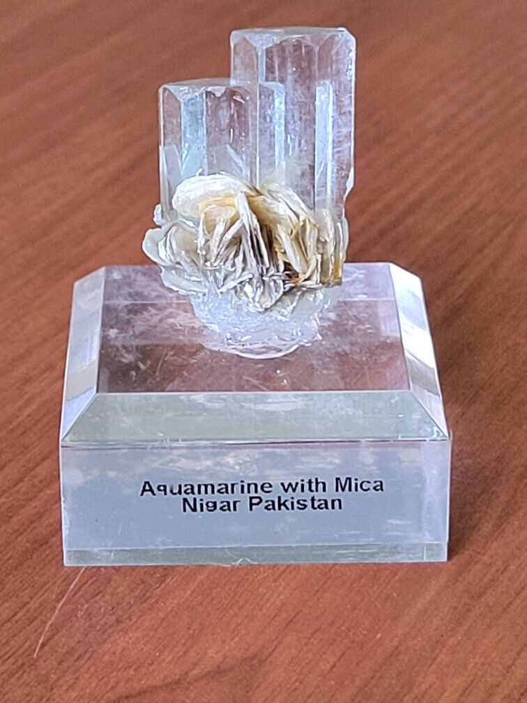 Aquamarine Crystal twin with Mica rose from Nigar valley Pakistan ( 14.8 grams )