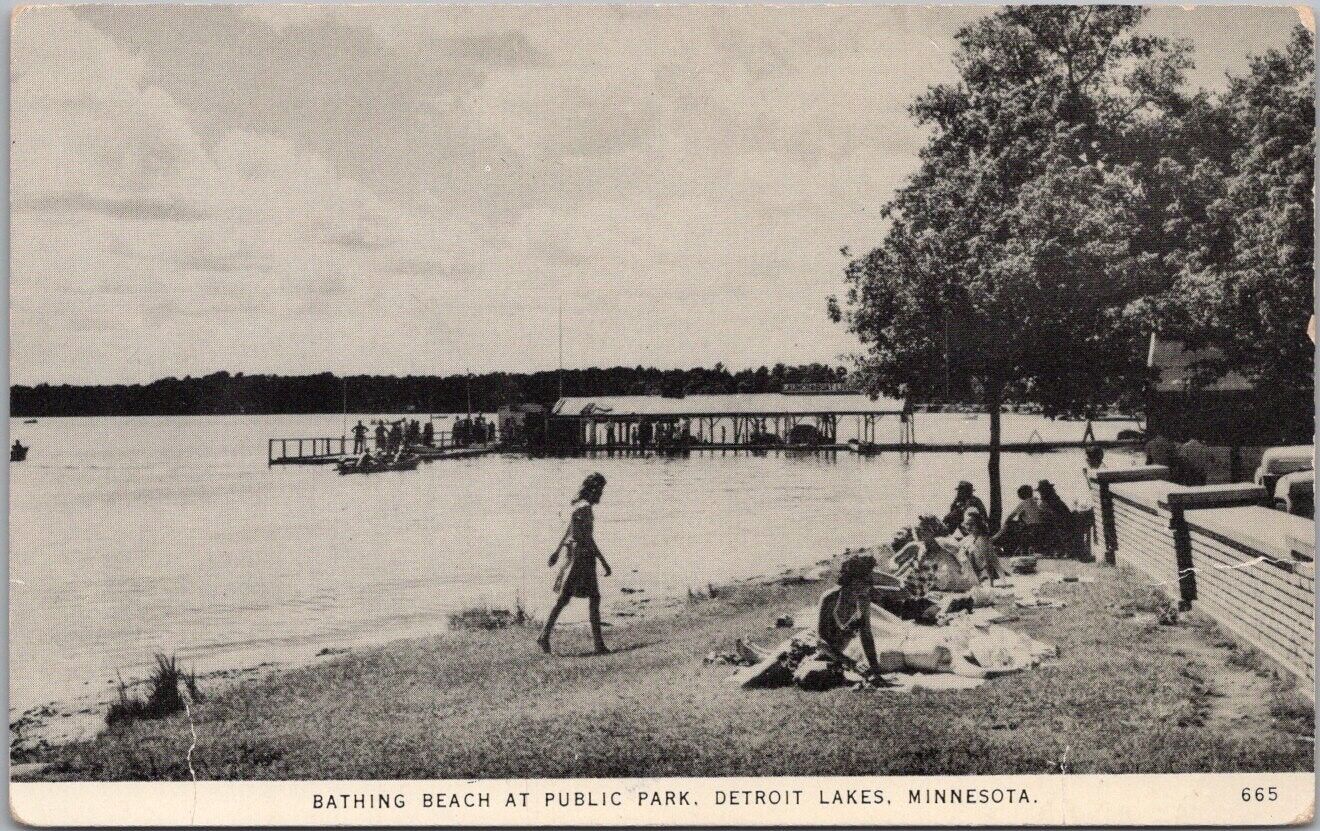Vintage 1940s DETROIT LAKES, Minnesota Postcard \