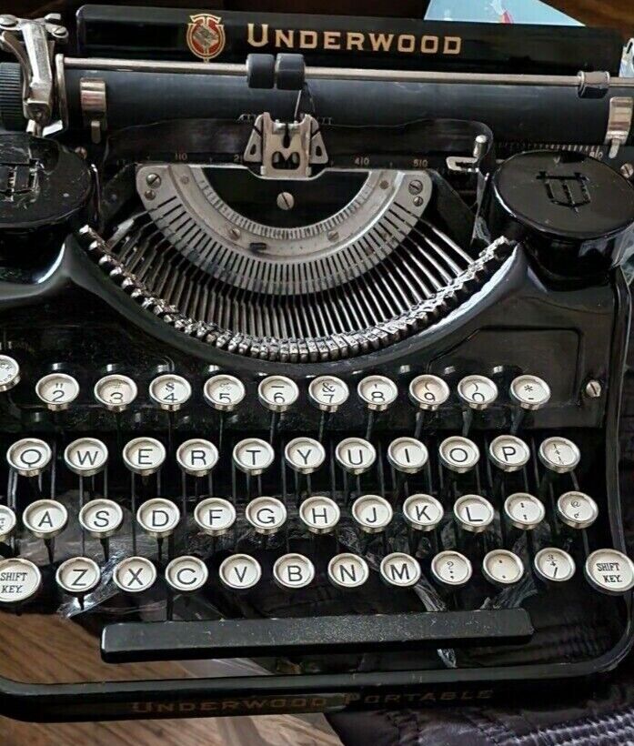 Vintage 1920's Underwood Portable Typewriter