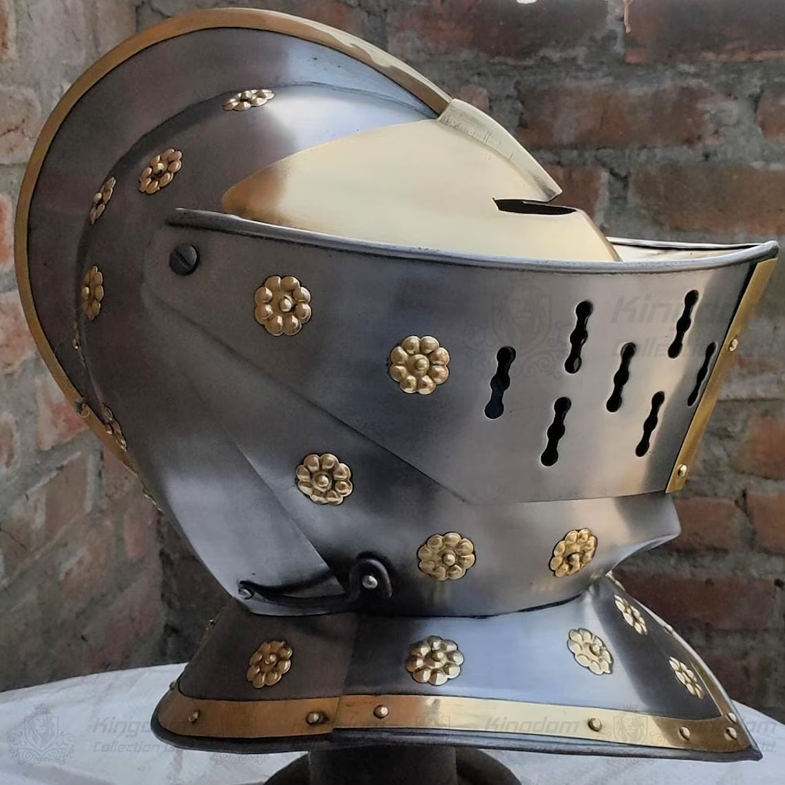 European Knight Helmet Medieval Knight Close Helmet with Brass Helmet Role Play