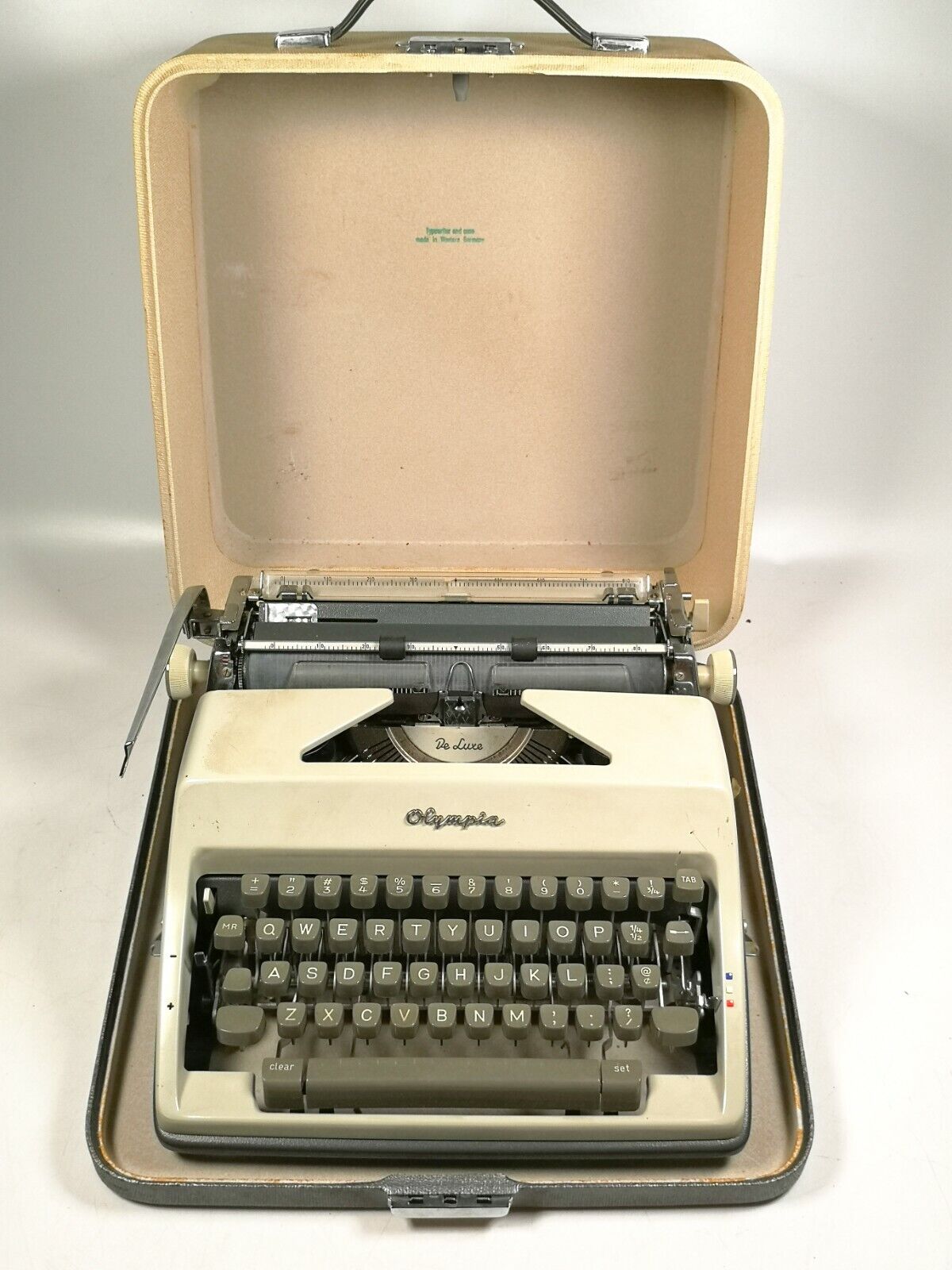 Vintage Olympia SM9 DeLuxe Manual Typewriter with original travel hard case 