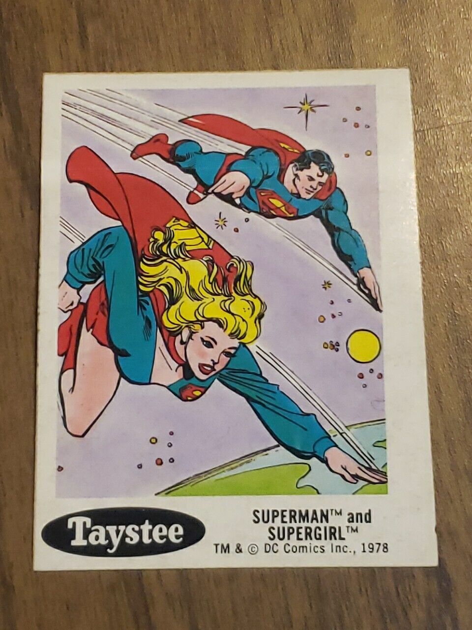 1978 DC SUPER HEROES STICKERS TAYSTEE   #10   SUPERMAN AND SUPERGIRL    NM
