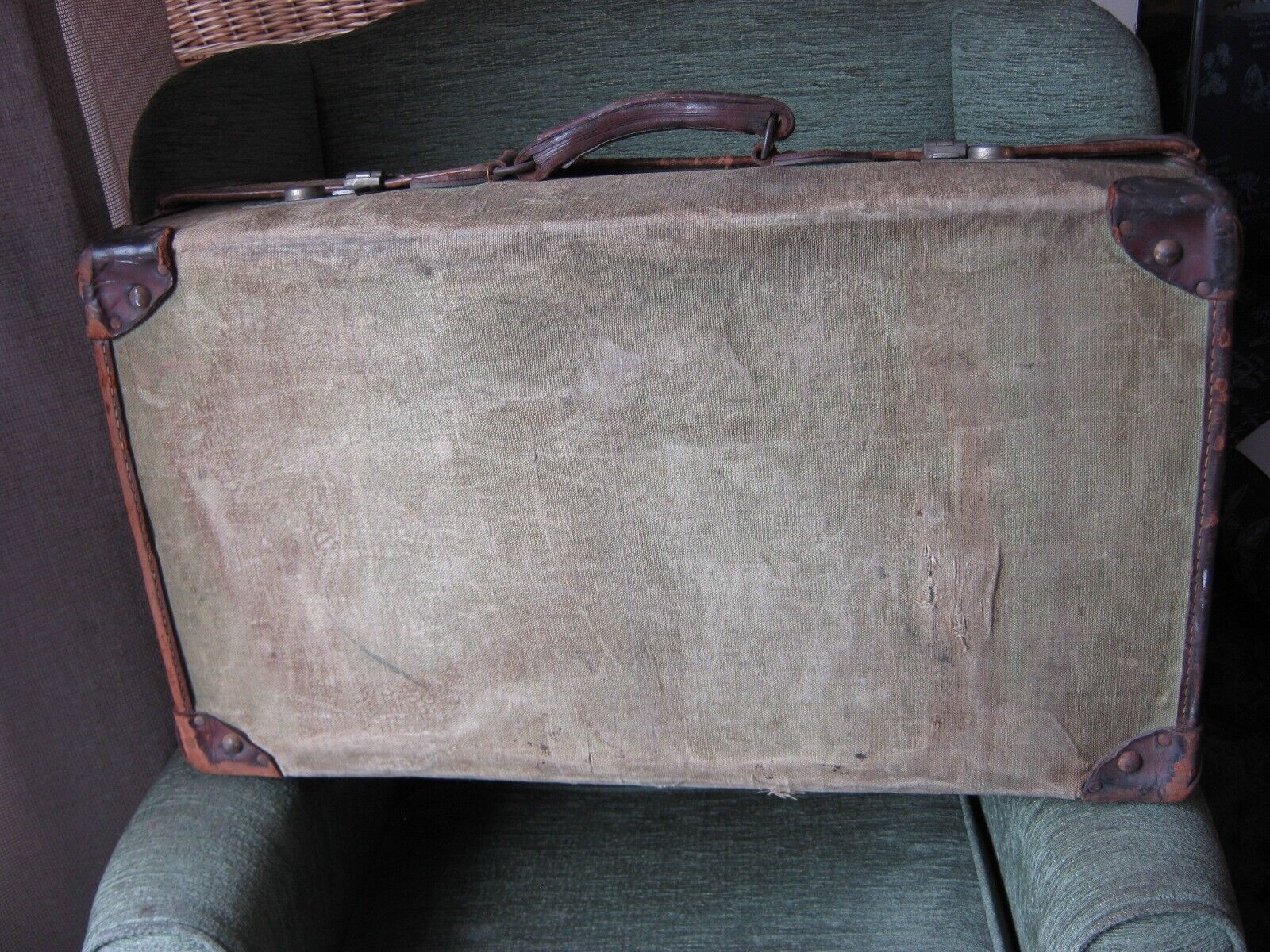 W.W.2 Navy issued canvas covered suitcase. 1914 to 1946.