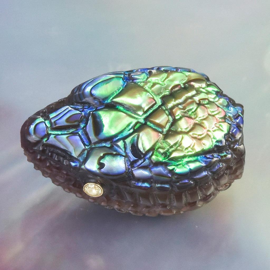 Snake Head Bead Carving Paua Abalone, Black Pinna Shell & Diamonds 4.98 g