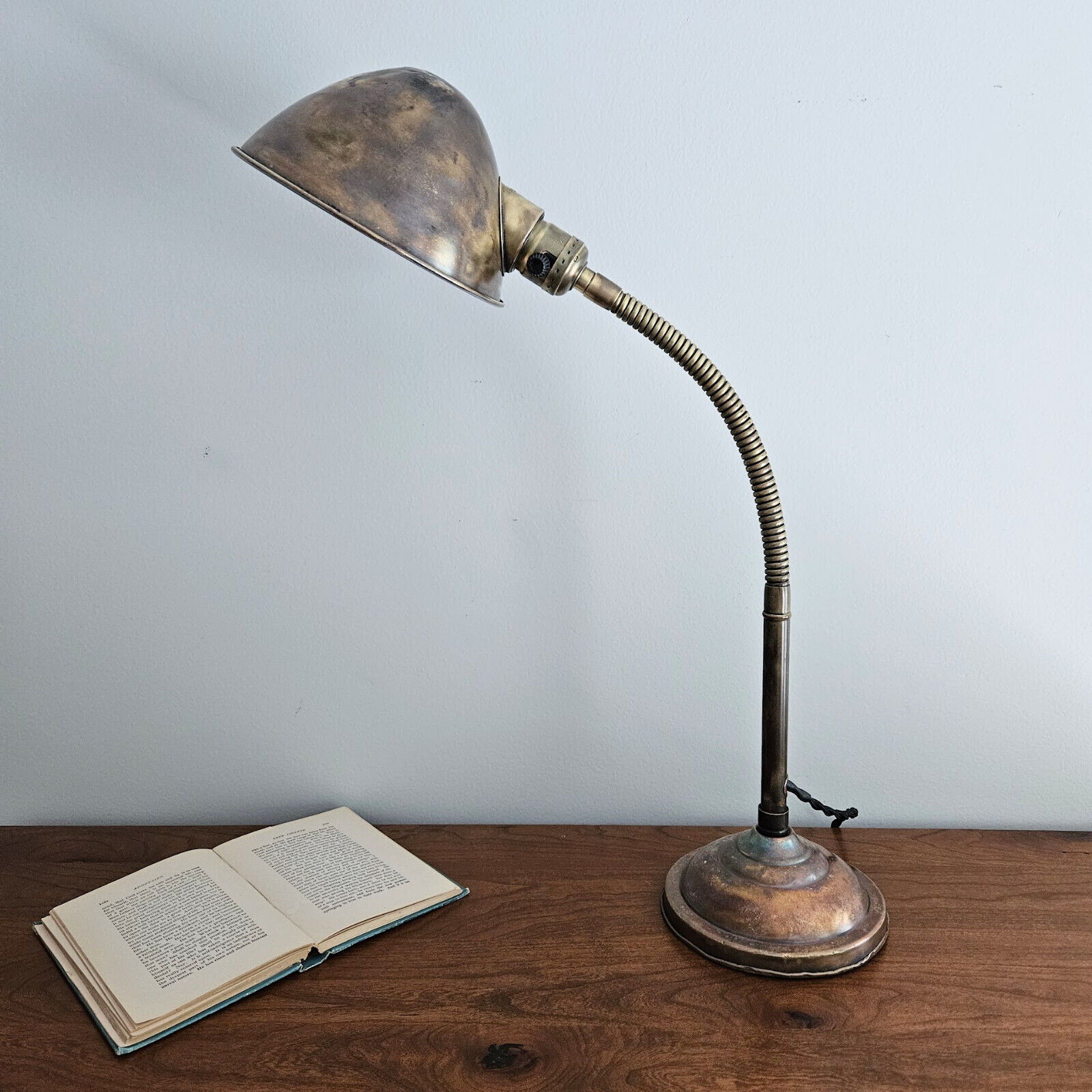 Vintage Esrobert Gooseneck Desk Lamp.   Antique Desk Lamp. Reading Lamp.
