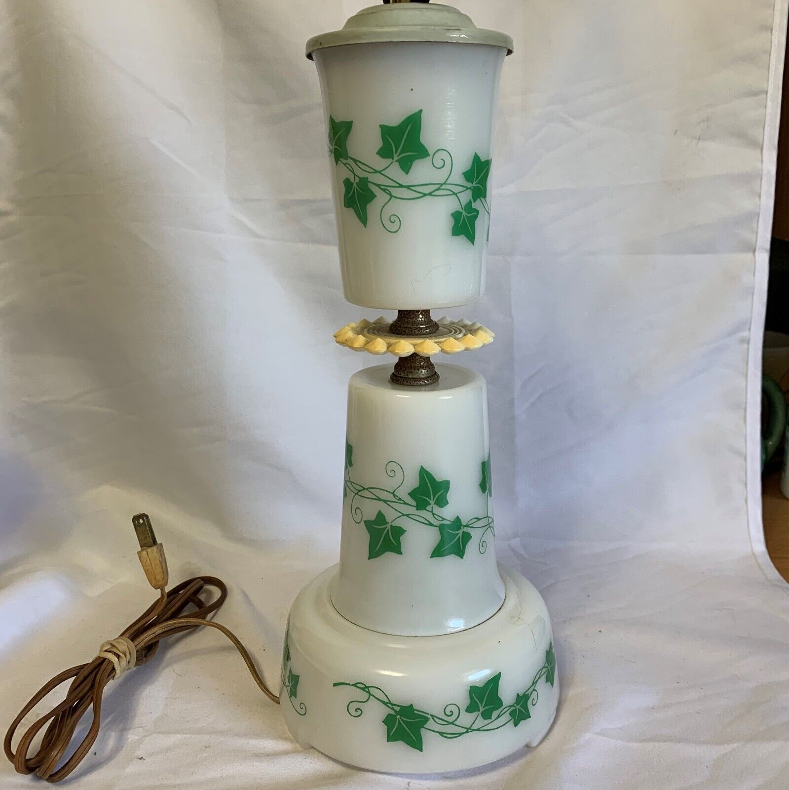 Vintage Milk Glass  Electric Table Lamp Ivy Design Working