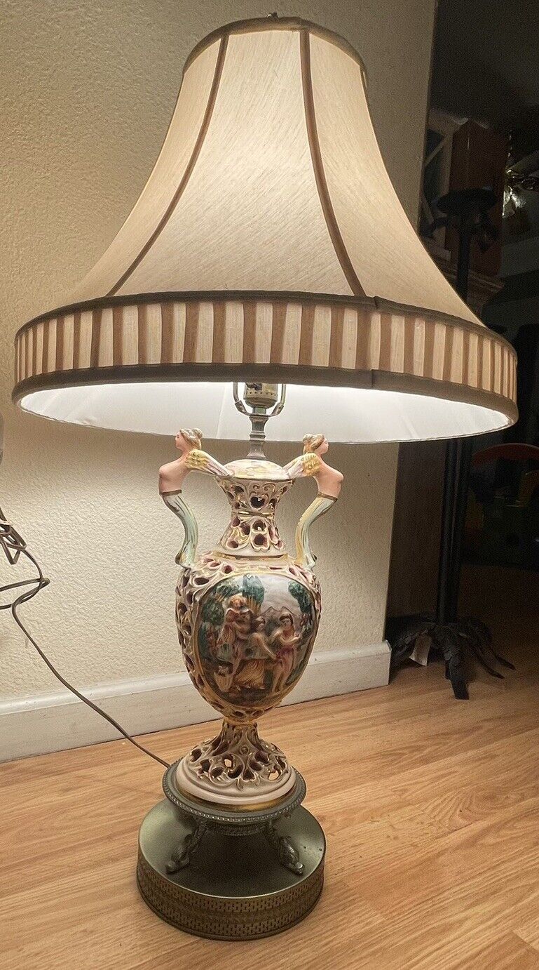 Unique Capodimonte PORCELAIN LAMP, Embossed Hand-painted Italian Angels & Family