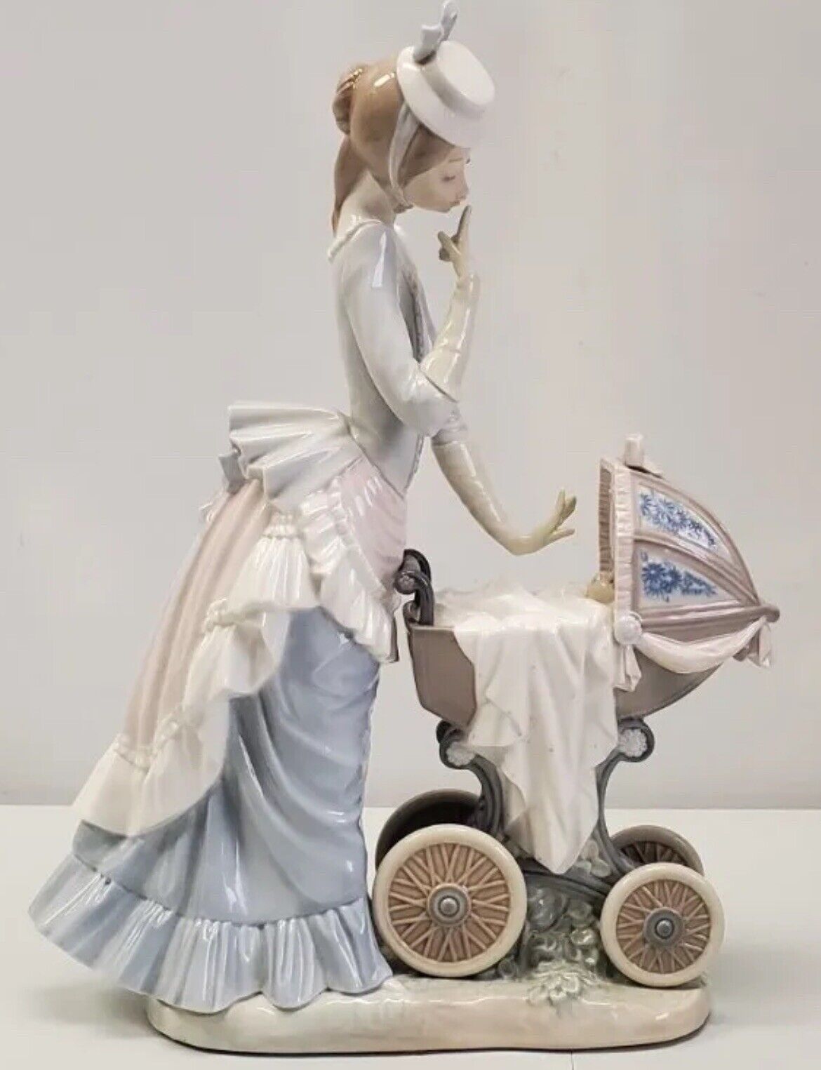 💥LLADRO#4938💥”BABY’s OUTING” RETIRED DEPICTS MOTHER & BABY’s STROLL-FLAWLESS