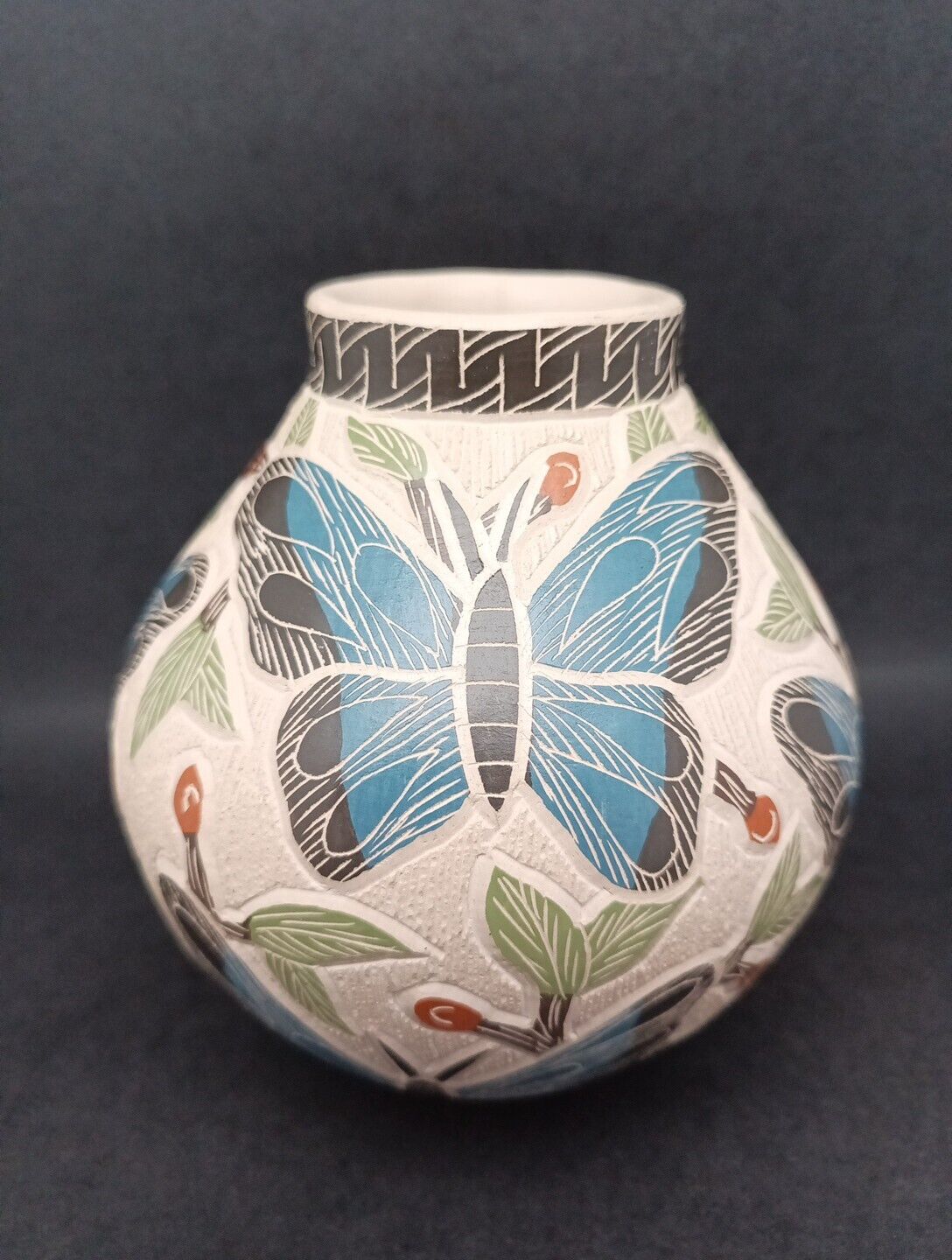 Mata Ortiz Mexican Pottery Carved And Signed By Artist  Pedro Quintana.