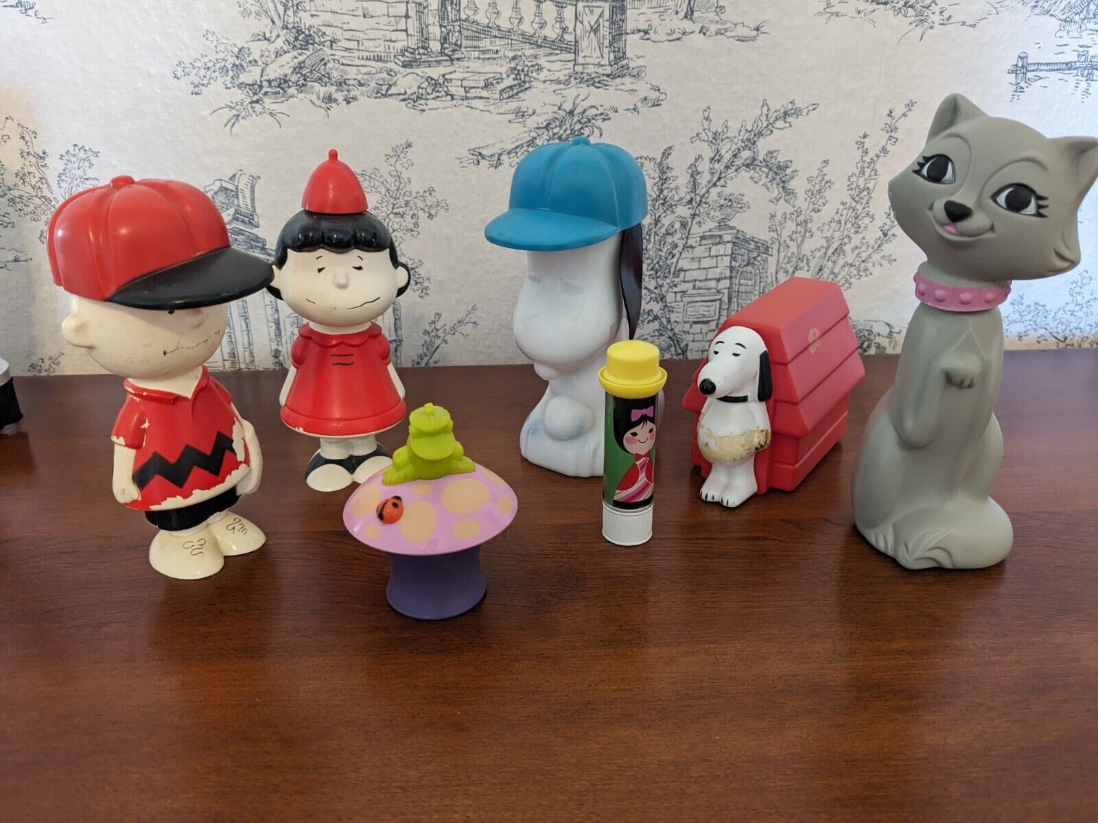 Vtg Avon Decanters Lot Disney Peanuts Characters Snoopy Lucy Charlie 1960s 