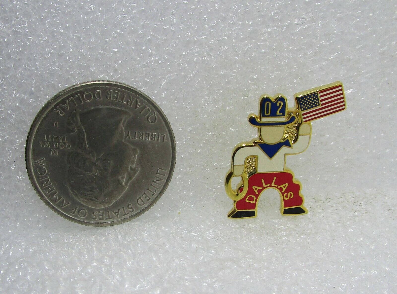 2002 Dallas Cowboy Holding United States Flag Travel Pin