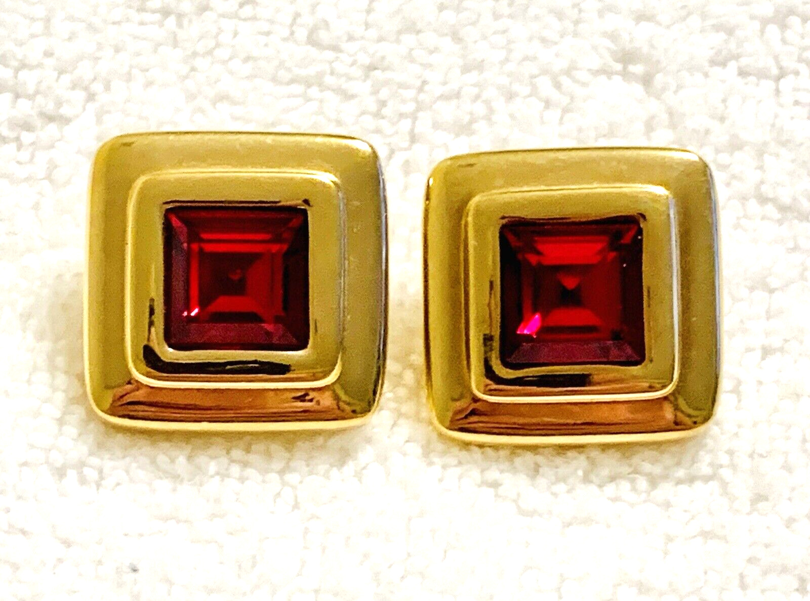 Vintage Swarovski SAL Pierced Earrings Gold Ruby Red Crystal Rhinestone 23-6a