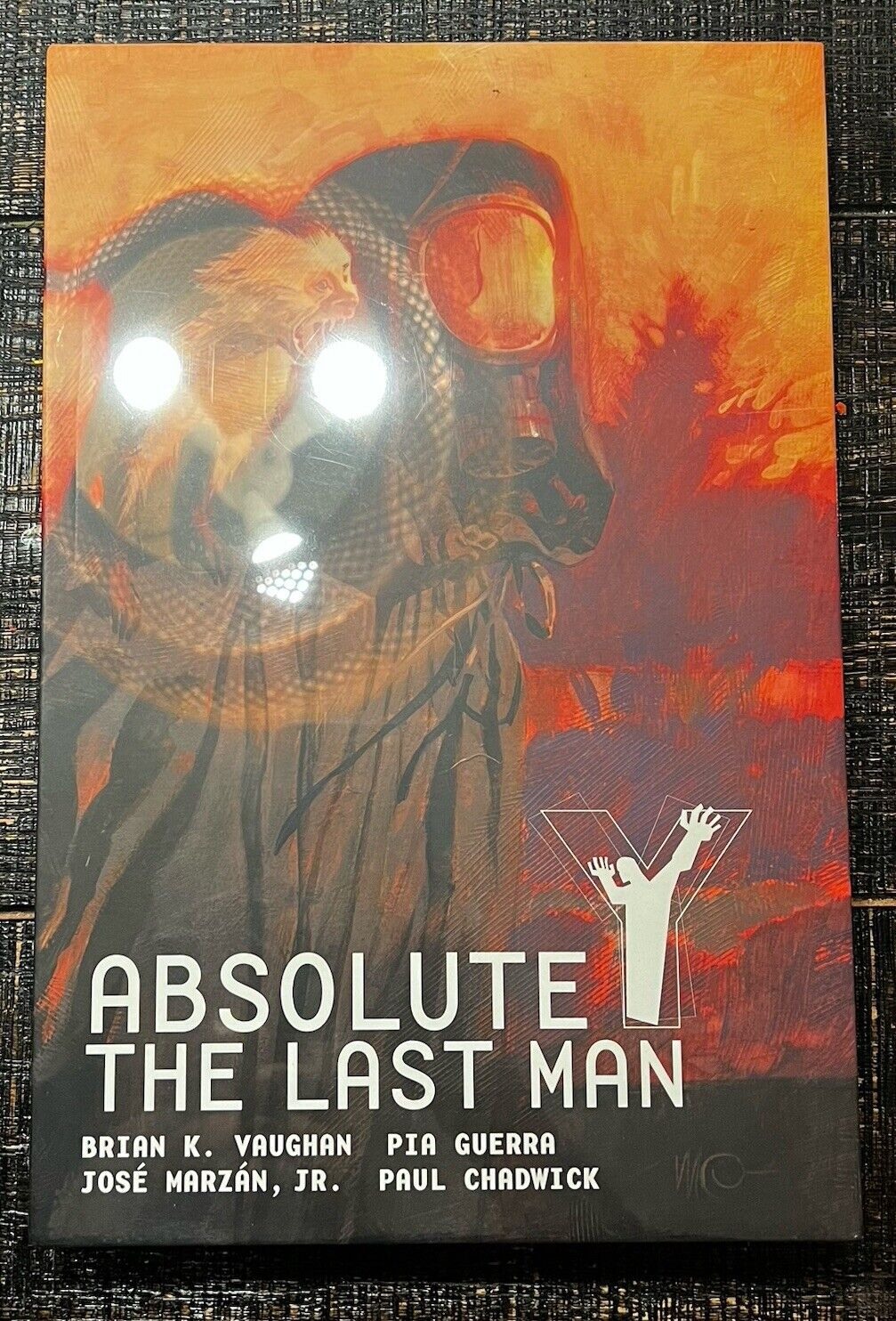 Absolute Y The Last Man Vol. 1  Brian K. Vaughn VERTIGO COMICS HC - Sealed