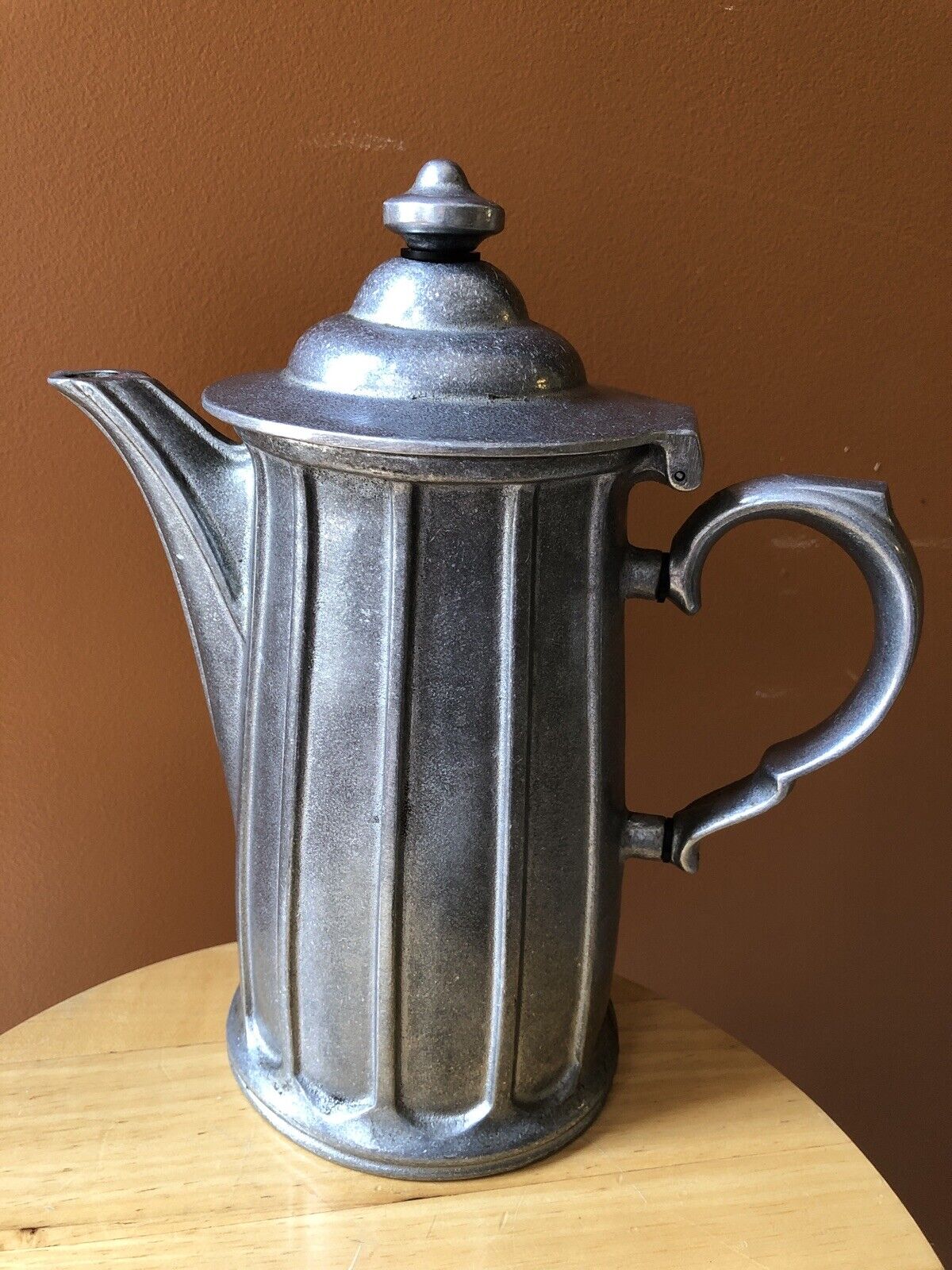 Rare Wilton Armetale Pewter TIBURON Ribbed 1qt. Teapot Articulated Lid USA 10”