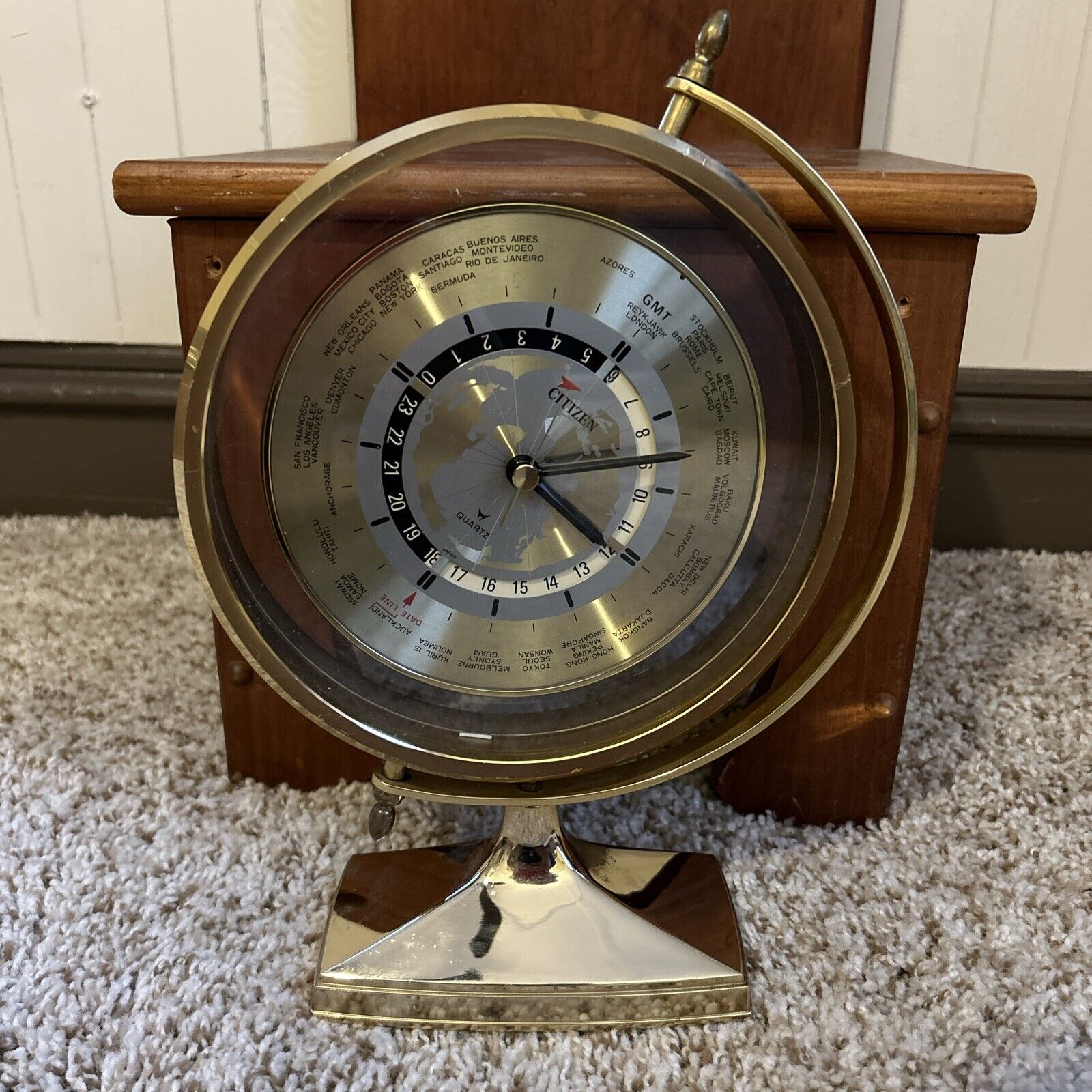 Vintage Citizen World Time Quartz Desk Shelf Clock Floating Compass WORKS GREAT