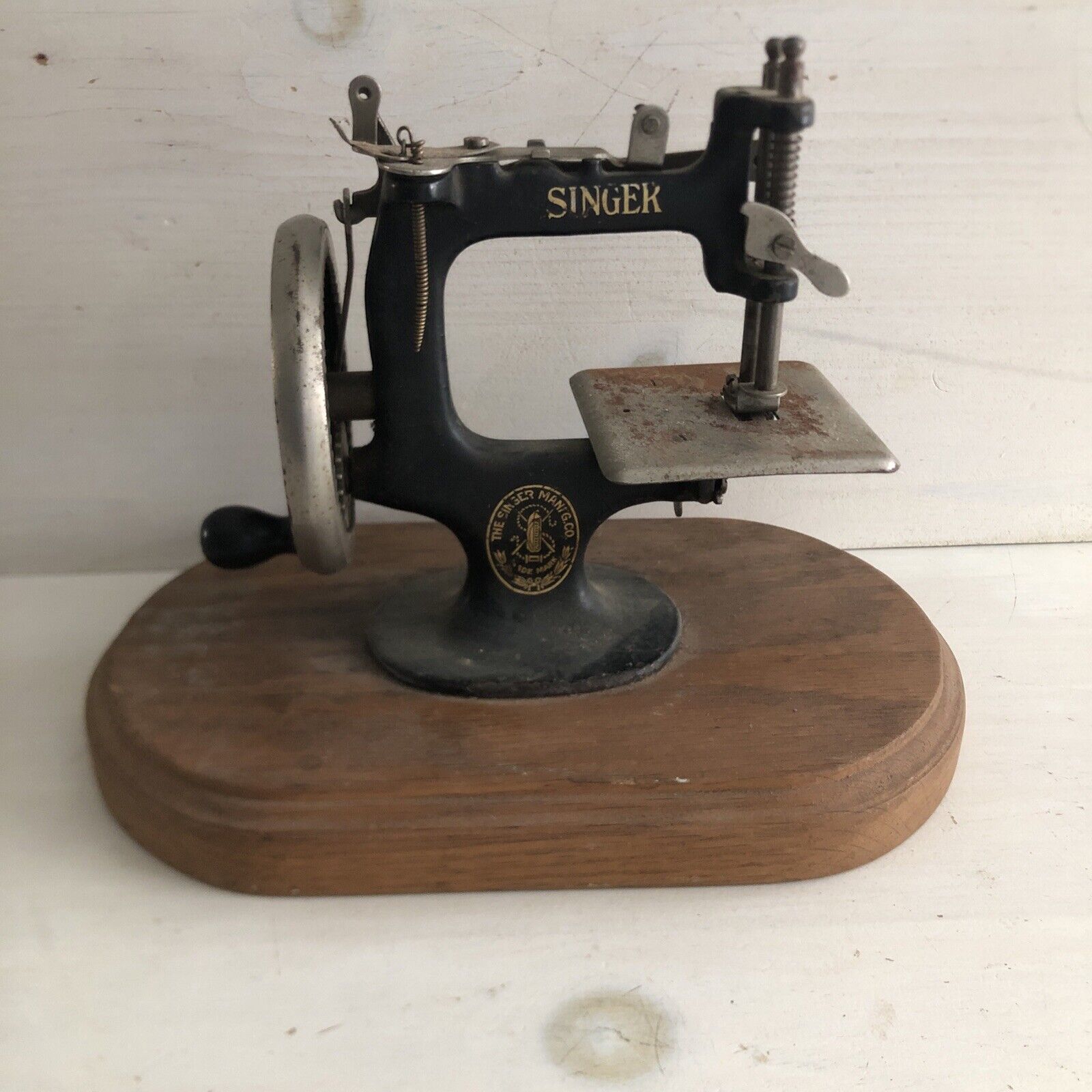 Miniature Vintage/Antique Child\'s Singer Sewing Machine Hand Crank -10