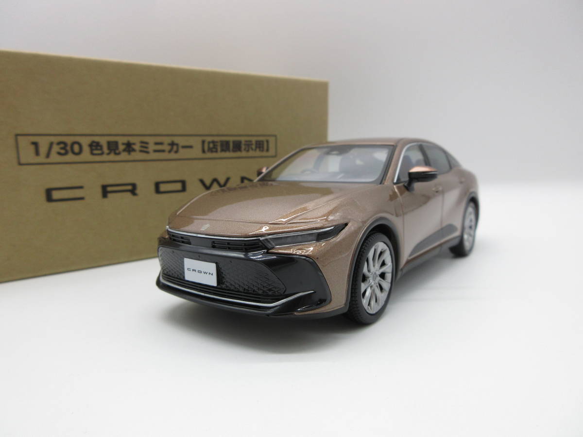 1/30 Toyotacrown Crossover 2022 Model Color Sample Mini Car Precious Bronze