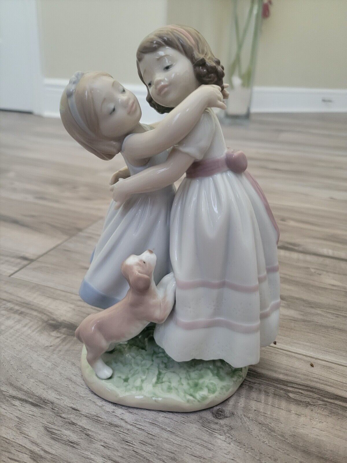 Lladro Give me a hug Children figurine 