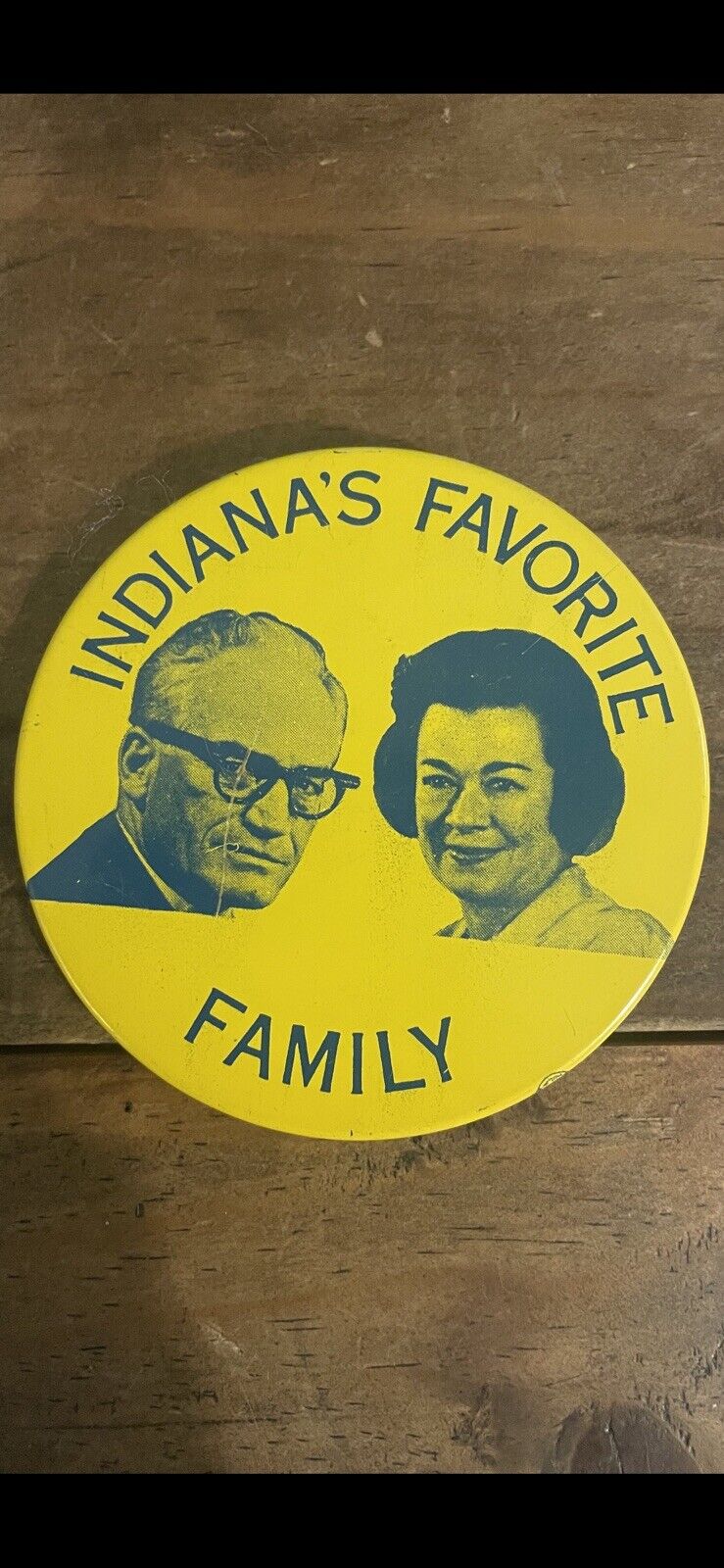Rare vintage 1964 Barry Goldwater - “Indiana\'s Favorite Family” ￼pinback button