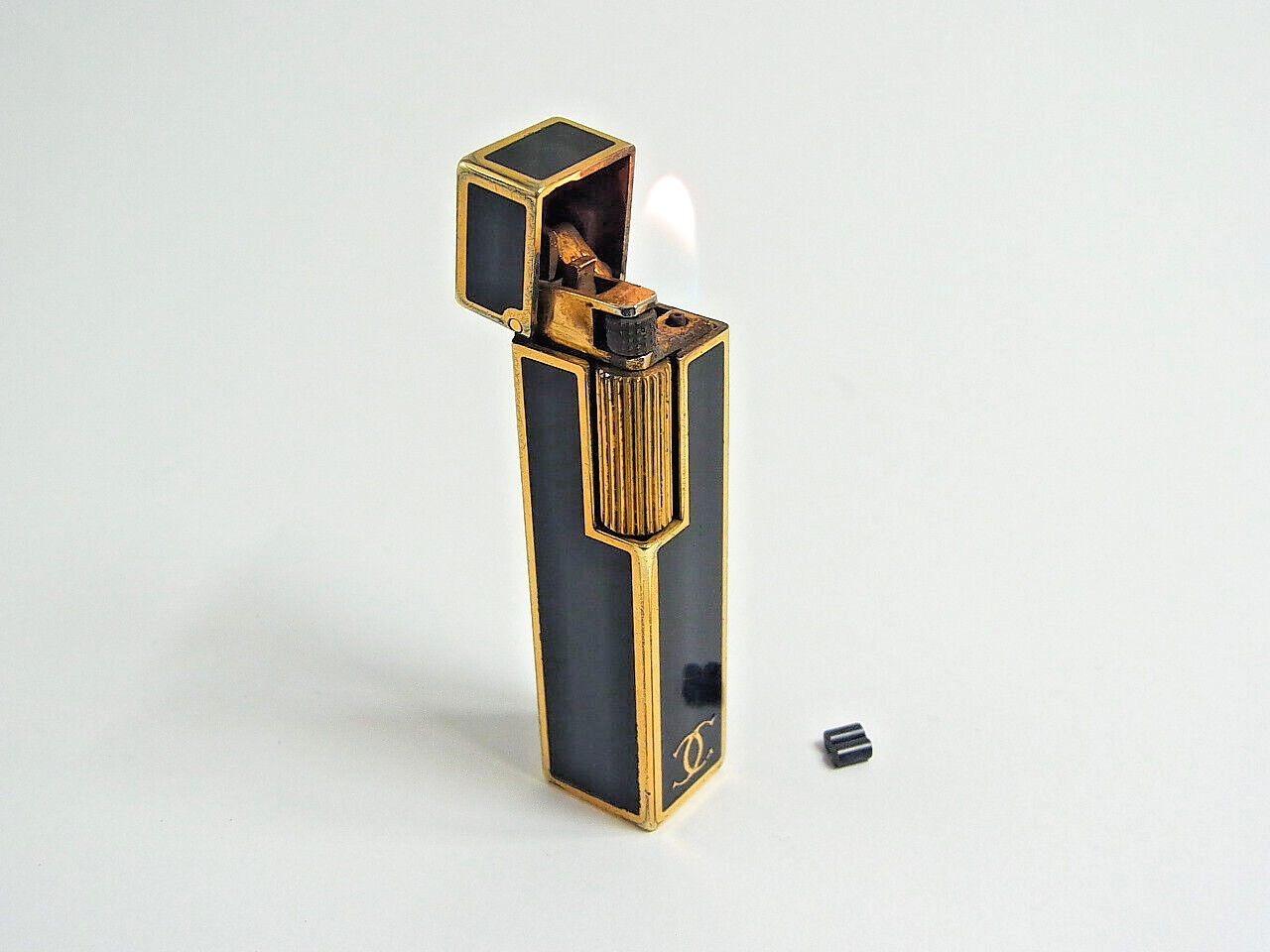 Working Vintage Cartier Mini Lighter 18KGP & Black Lacquer With 2p flint Rare