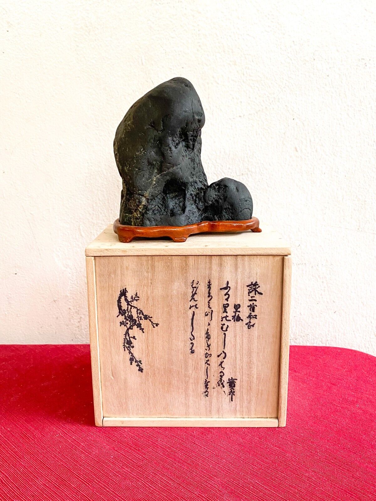 Natural polished viewing stone Suiseki - with Kiribako Box - Japanese Art