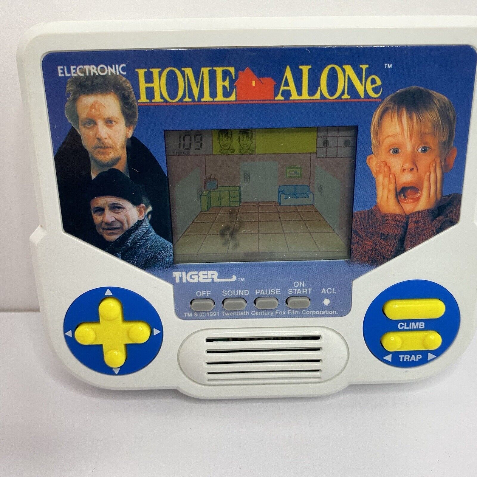 RARE VINTAGE HOME ALONE HAND HELD ELECTRONIC GAME - 1988 TIGER - WORKS GREAT