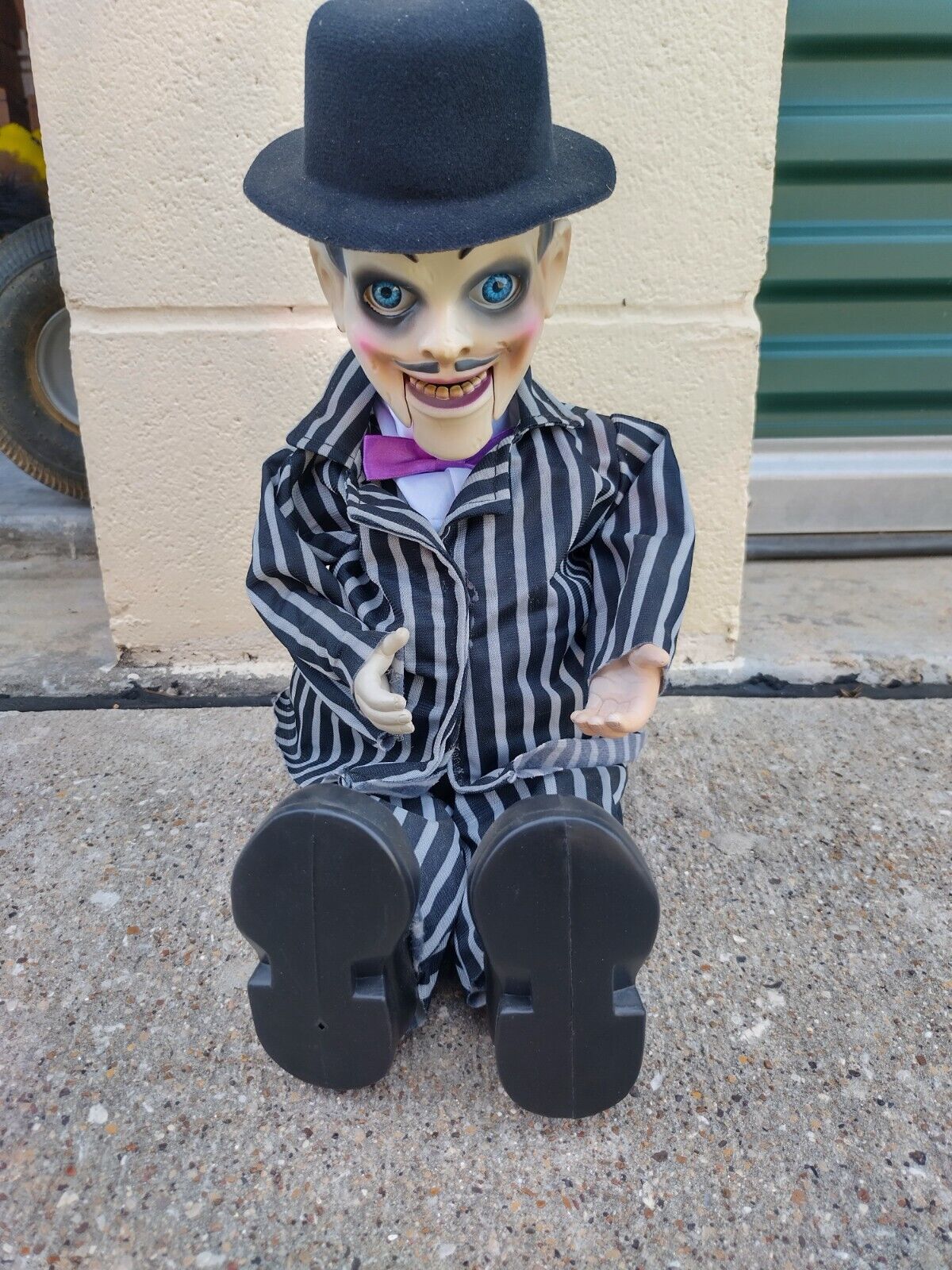Animated Haunted Creepy Halloween Talking Ventriloquist Doll Decor