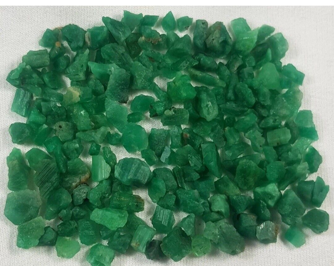  100 Ct  Fantastic Quality Rich Green Color Emerald  Crystal Lot @ Swat Valley 