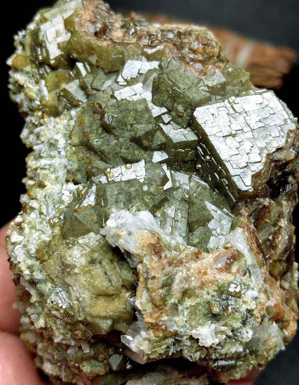 421g Natural Green Garnet Quartz Garnet Quartz crystal Inner Mongolia  q794