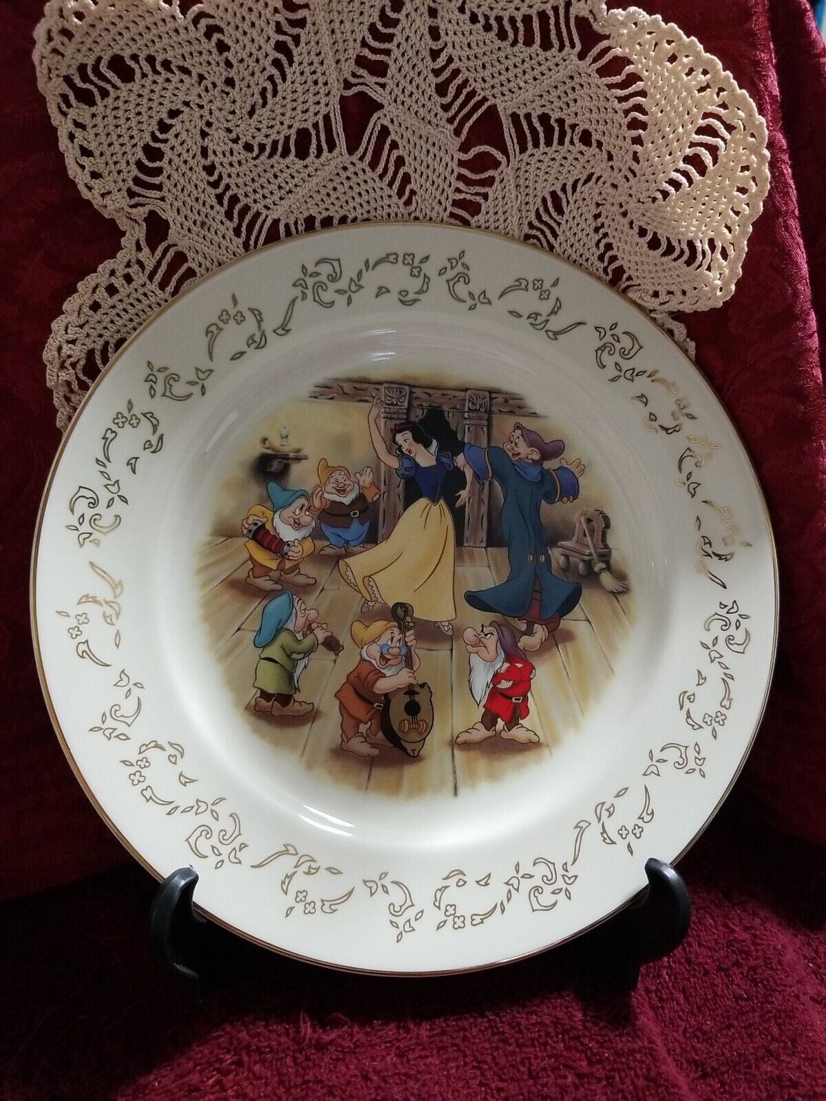 Lenox Walt Disney's  Snow White Dessert Plate 