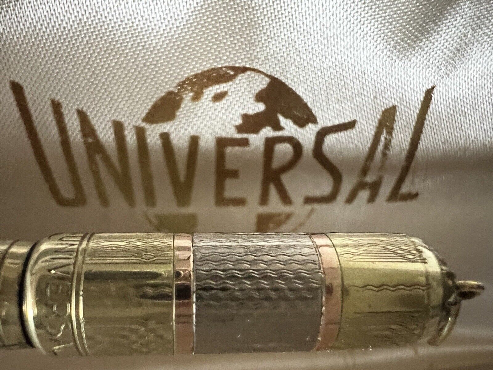 Universal Pen Fountain Pen Gold 18 K Silver Chiseled Retractable Antique Marking