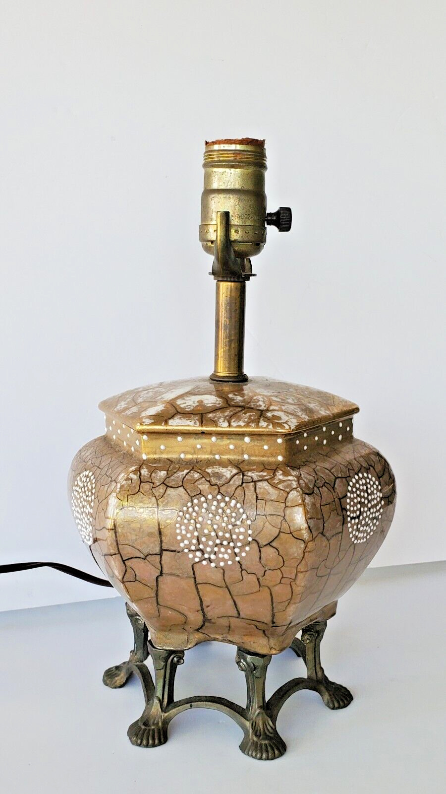 Vintage Asian Style Porcelain Brass Chinoiserie Moriage Claw Footed Table Lamp