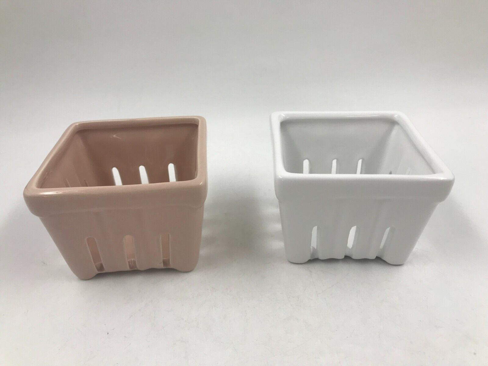 Homestead Living Ceramic 4in Farmhouse Berry Container Set of 2 AA02B14015