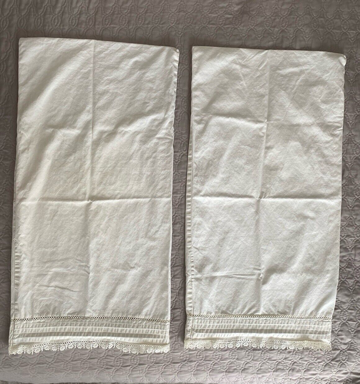 Eileen West Pillowcases King Cream Lace Lapped Scalloped Cottage Vintage Pair