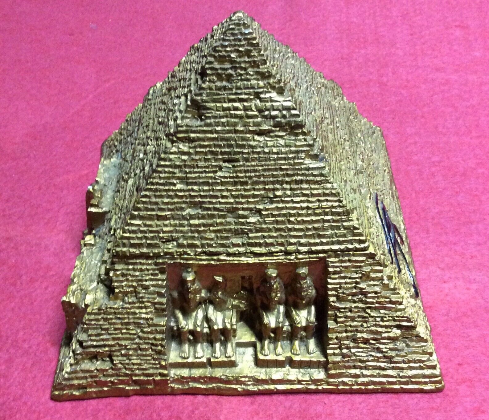 VTG PYRAMID JEWELRY/TRINKET BOX GoLd Color ,great Condition. 2000.