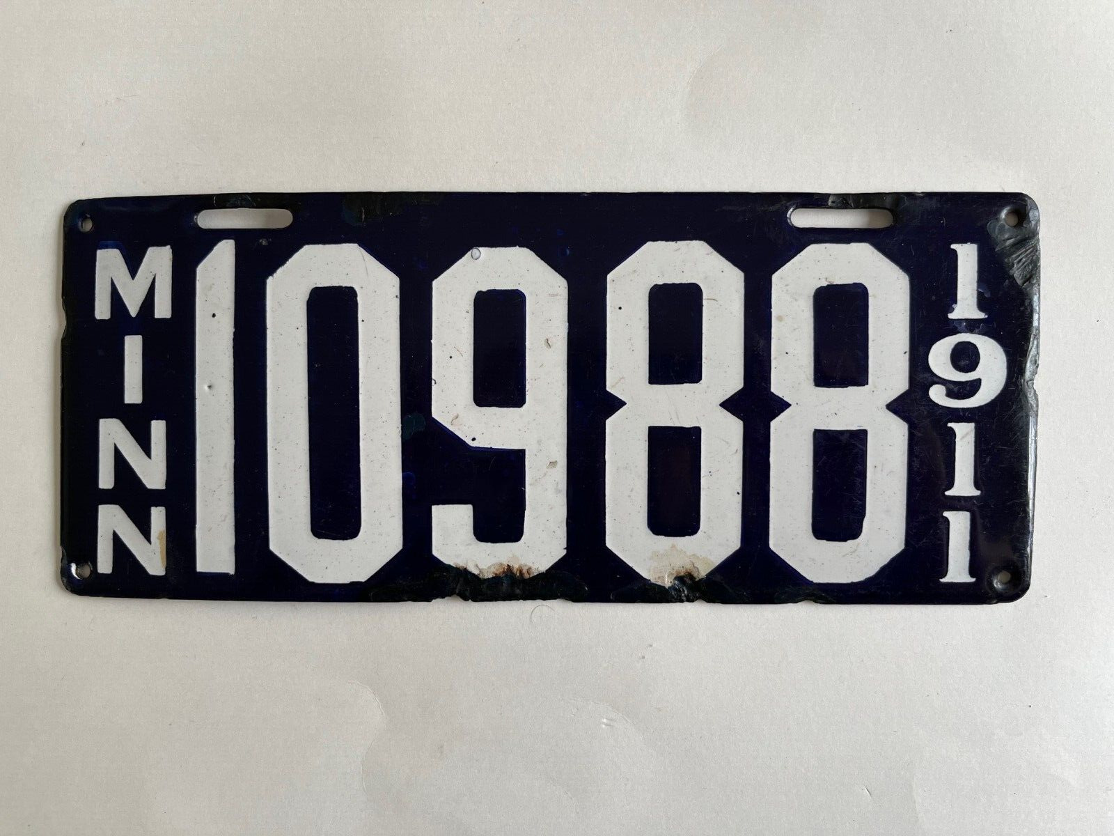 1911 Minnesota License Plate Porcelain Minor Blue Touch Up Nice Gloss