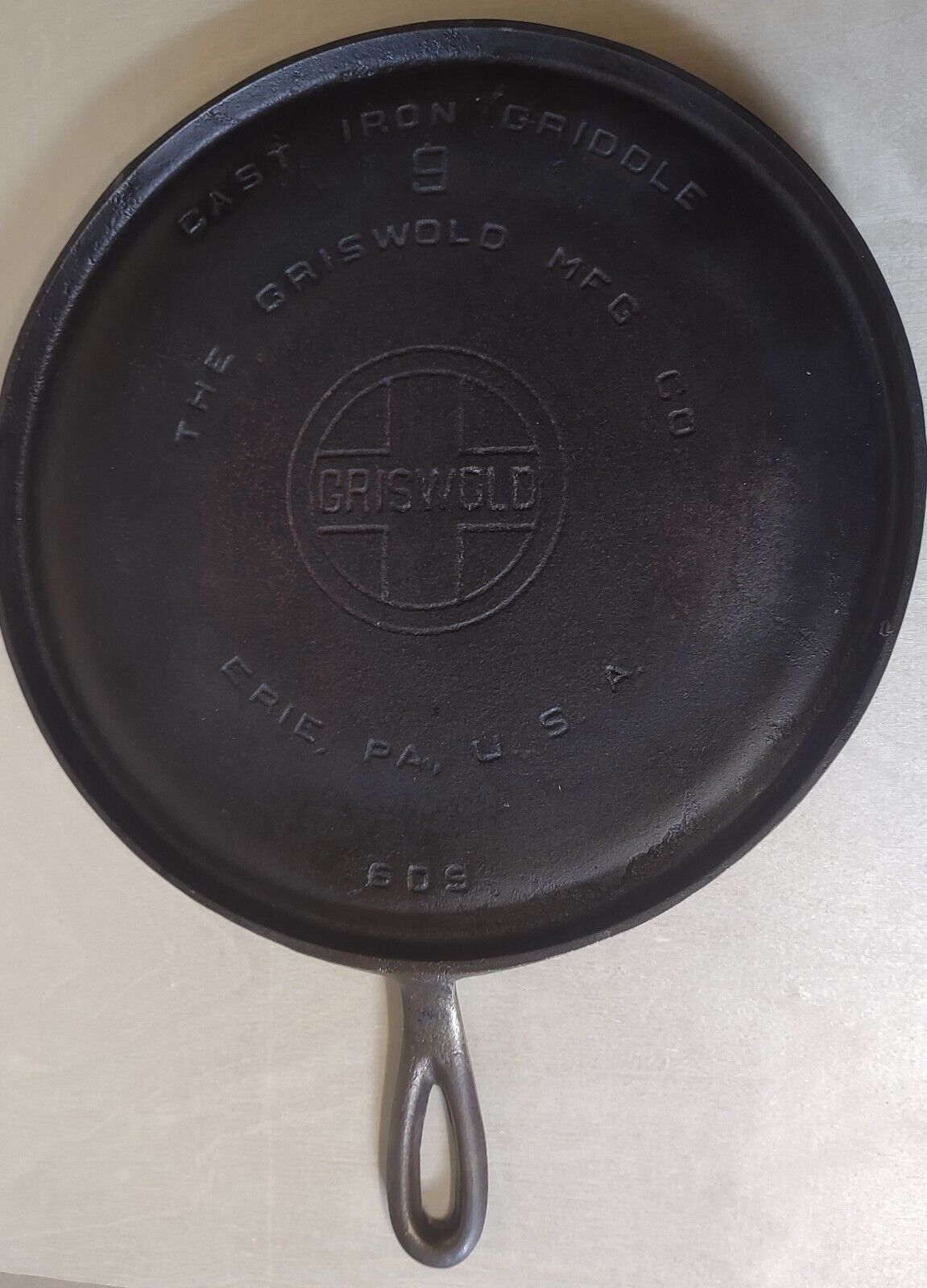 Griswold #9 609 Griddle w/ Large Logo CLEANED SEASONED