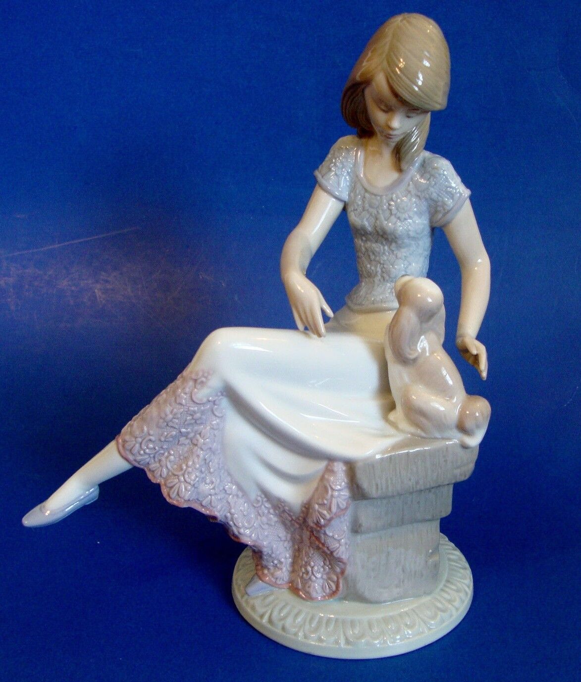 Lladro Figurine # 7612 *Picture Perfect* Collectors Society 5th Anniversary 