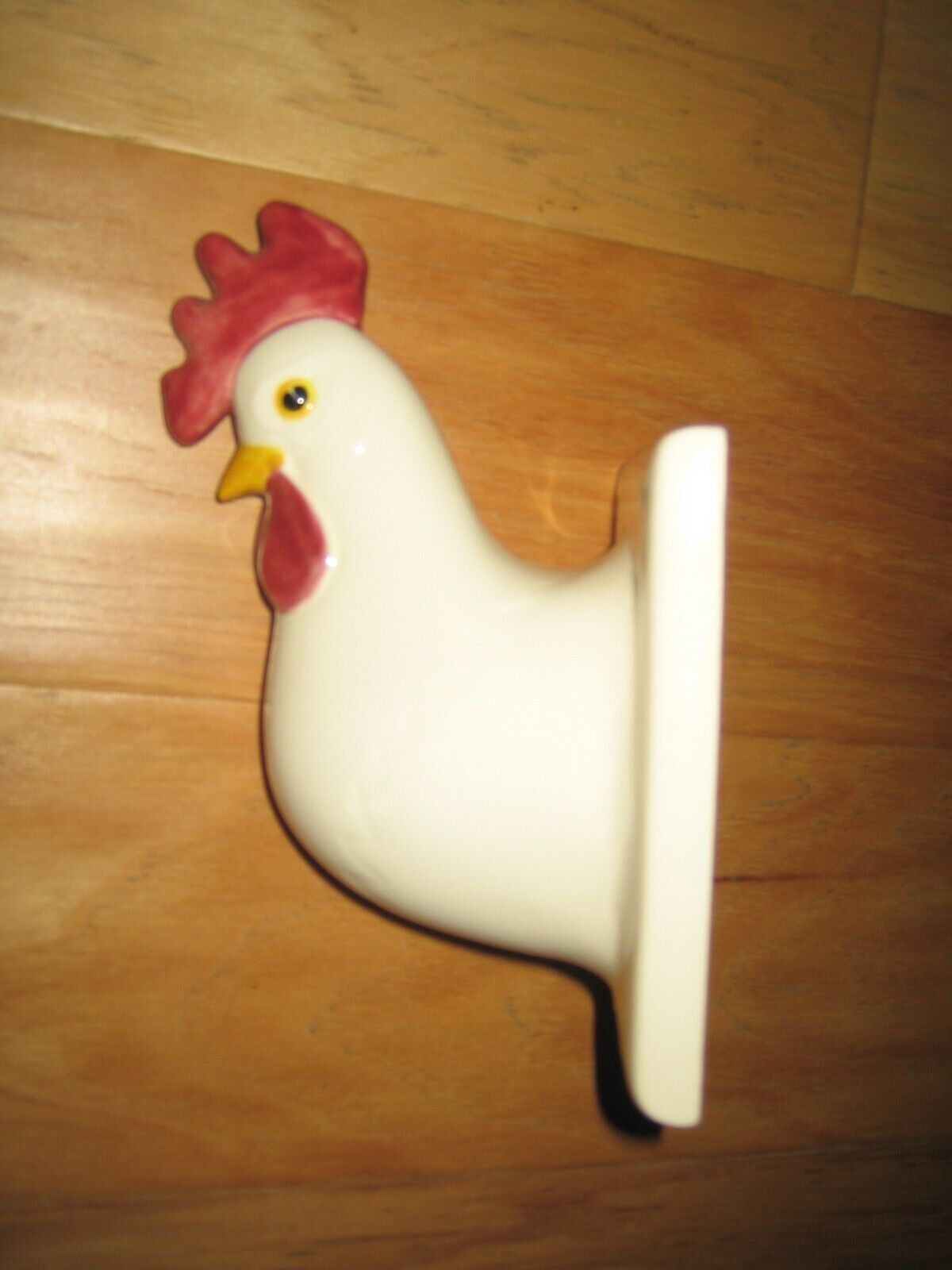 VNTG Kitchen Ceramic Rooster Towel Apron Holder  White Red Wall L Murray Design