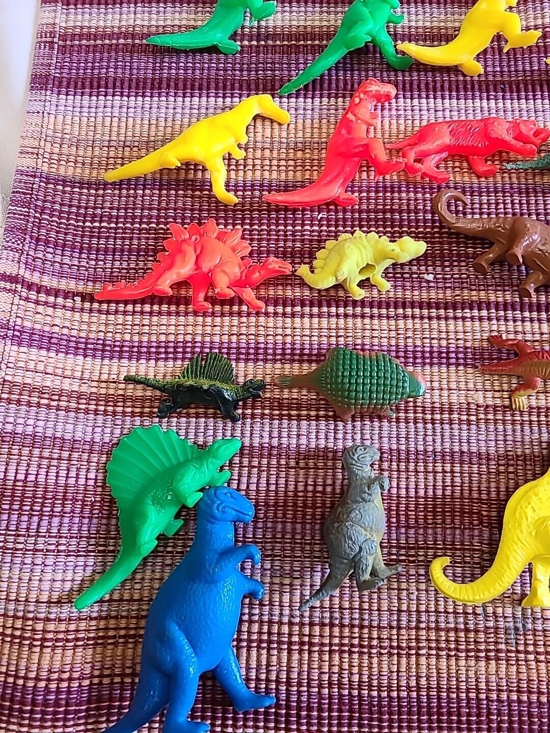 VINTAGE DINOSAURS LOT 26  EXCELLENT PREHISTORIC PLAYSET Some Marx 50s - 90\'s