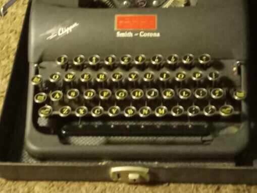 Antique 1946 Smith-Corona Clipper Vintage Portable Typewriter w/ Original Case