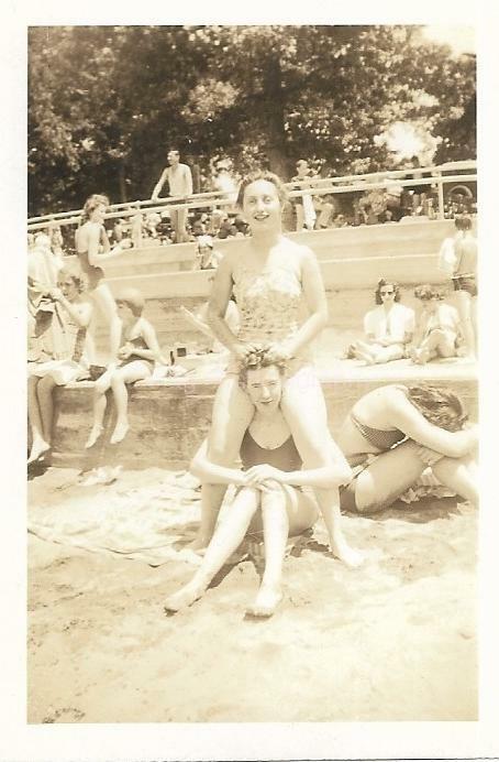 Vintage Snapshot SMALL FOUND PHOTOGRAPH bw A DAY AT THE BEACH Original 19 25 E