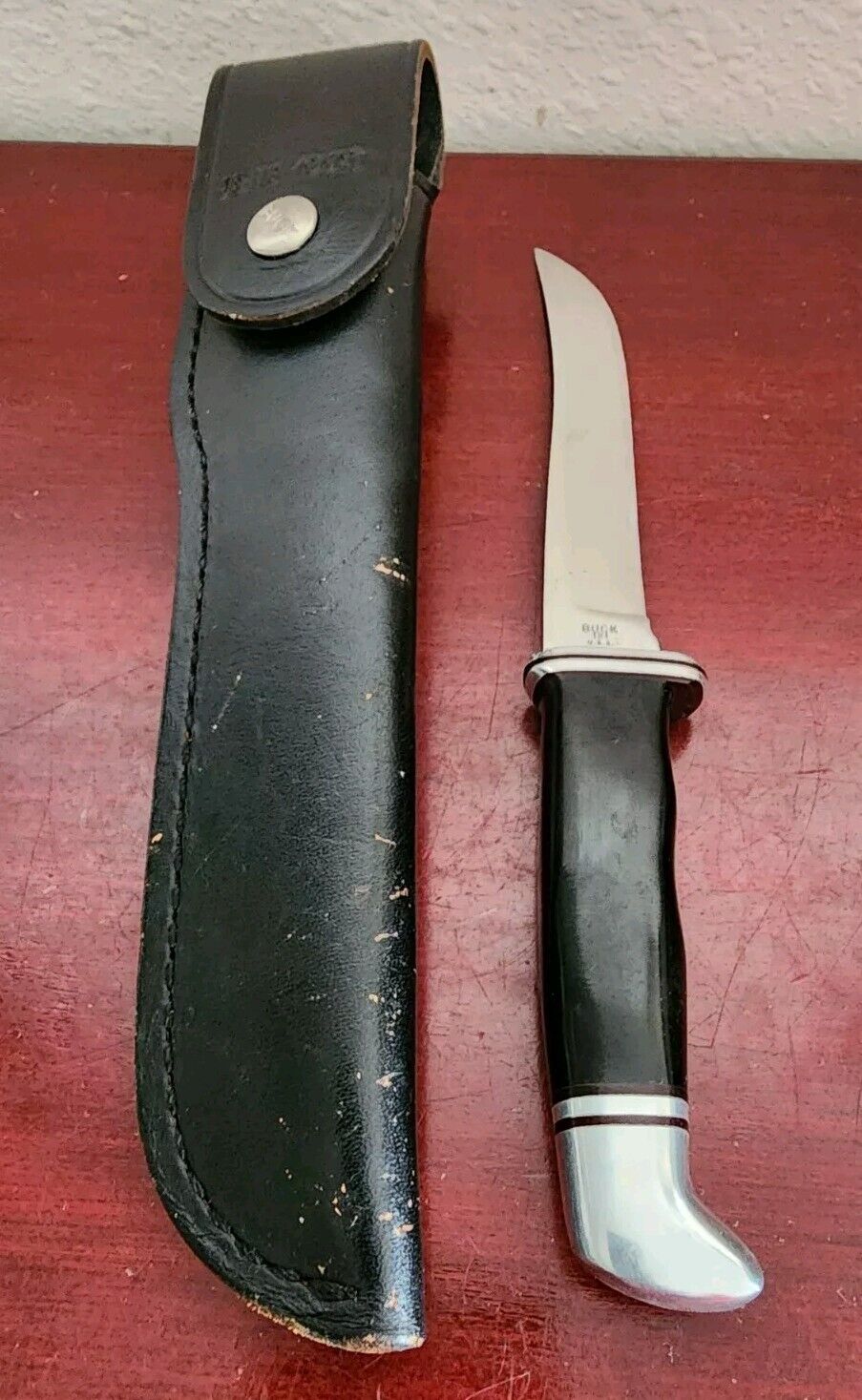 COLLECTIBLE BUCK 121 U.S.A. FIXED BLADE KNIFE. W/ORIGINAL LEATHER SHEATH 