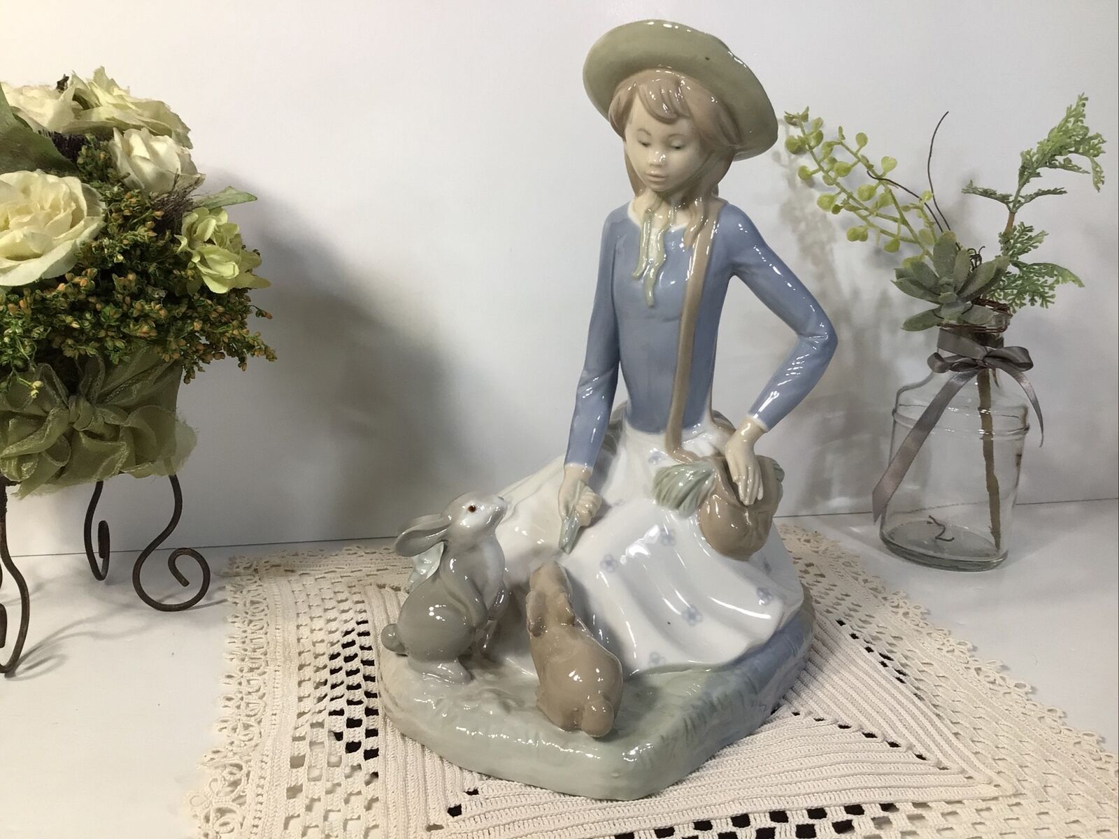 ZAPHIR BY LLADRO~RARE ARTIST HAND SIGNED~Girl Feeding Rabbits~Large 9”GORGEOUS 