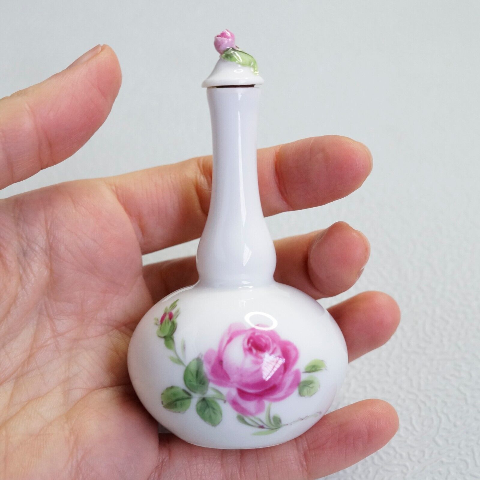 Meissen Antique porcelain perfume bottle. Vanity Rose pattern #34/78 Rare Read