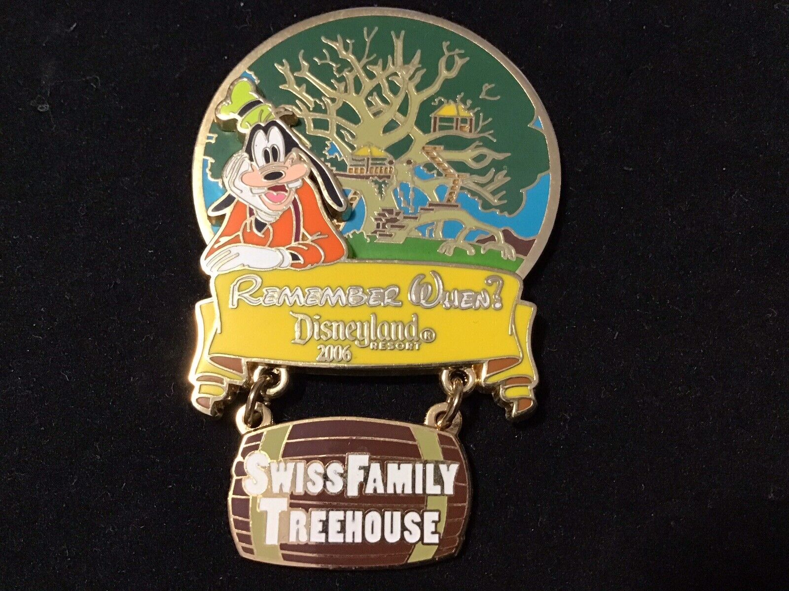 Disneyland Remember When Swiss Family Robinson Tree House With Goofy Pin LE 750
