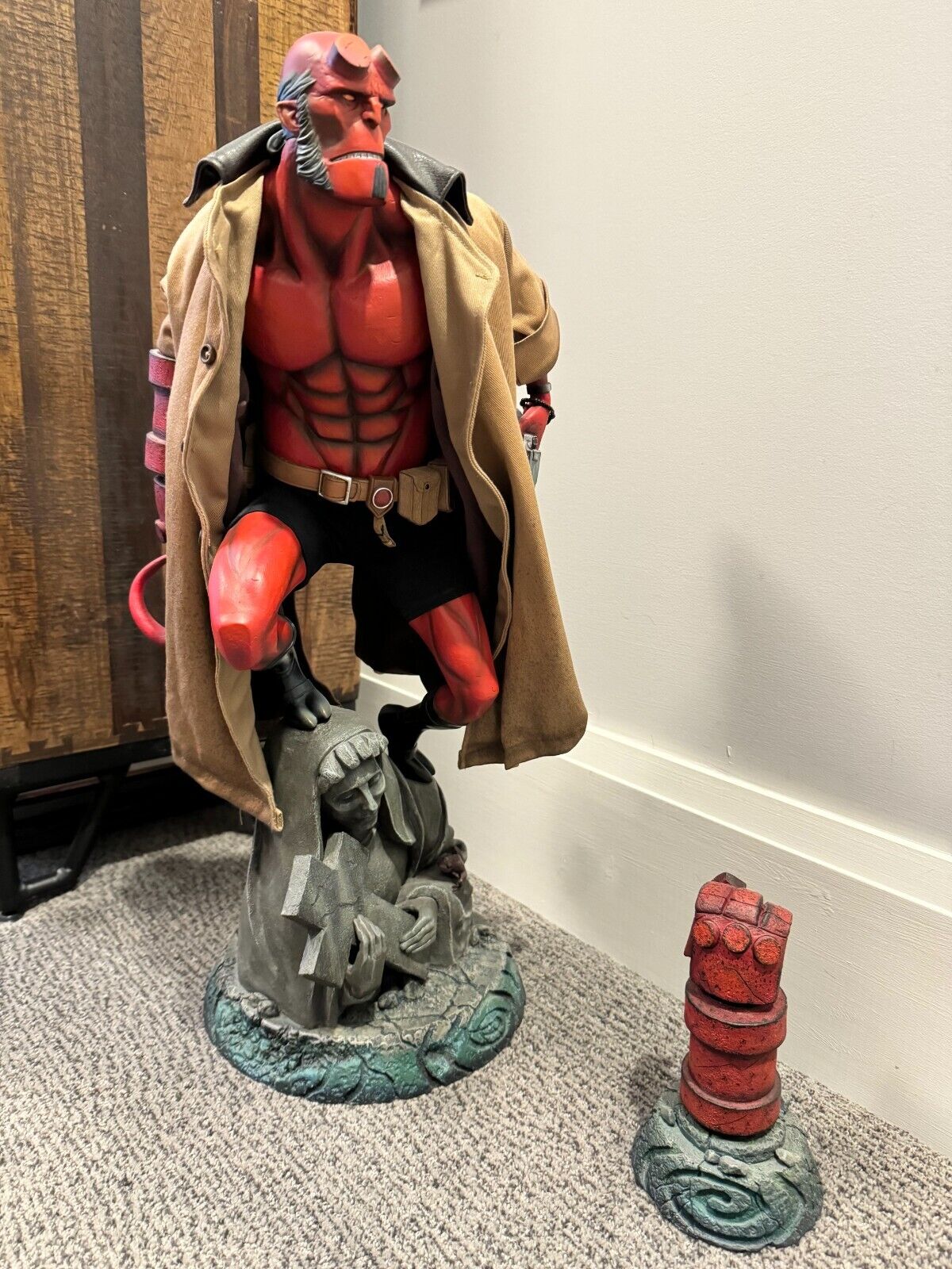 Sideshow Hellboy Premium Format Figure Exclusive Statue EX PFF 1/4 Scale