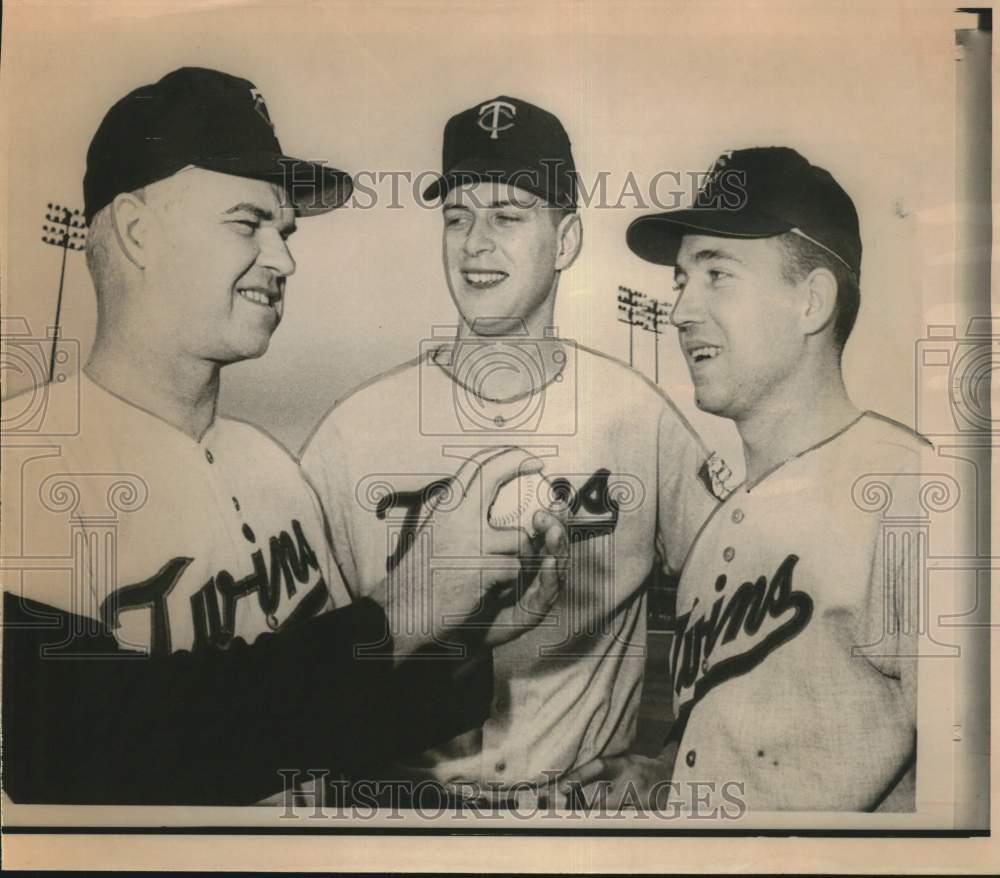 1966 Press Photo Minnesota Twins Baseball Pitching Johnny Sain & Players